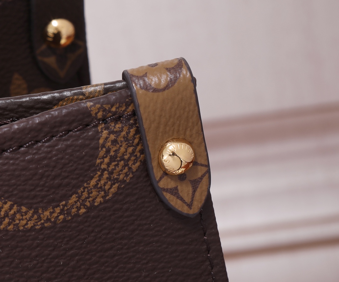 Louis Vuitton Onthego MM Tote Bag - Image 5
