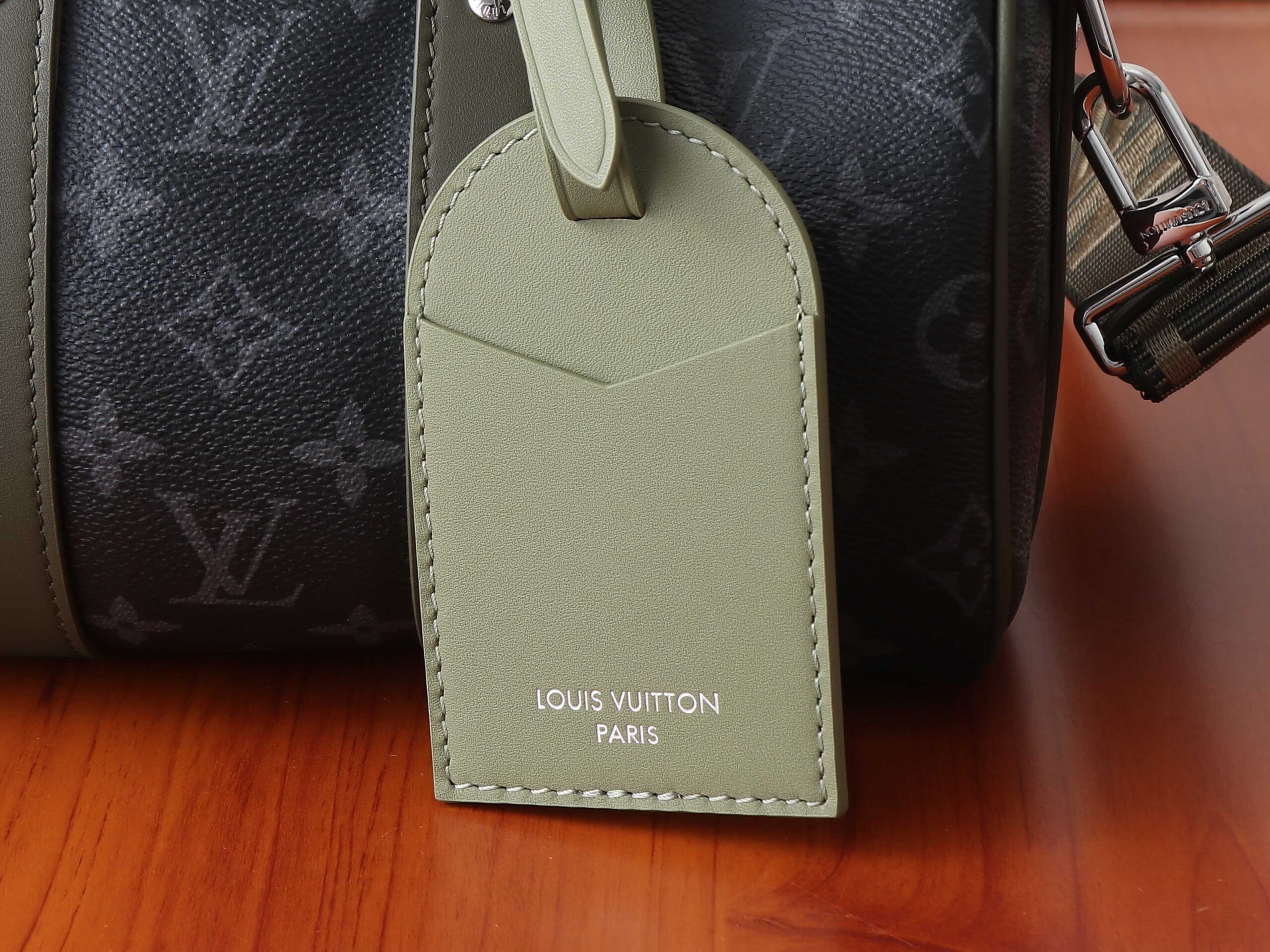 Louis Vuitton Keepall Bandoulière 25 Travel Bag in Monogram Eclipse Canvas - Image 5