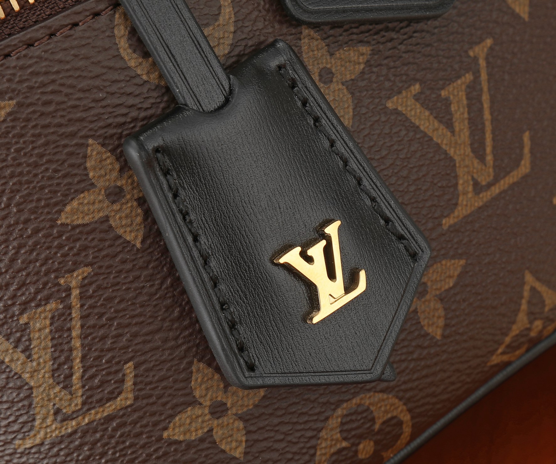 Louis Vuitton Vanity Chain Pouch M47128 - Image 5