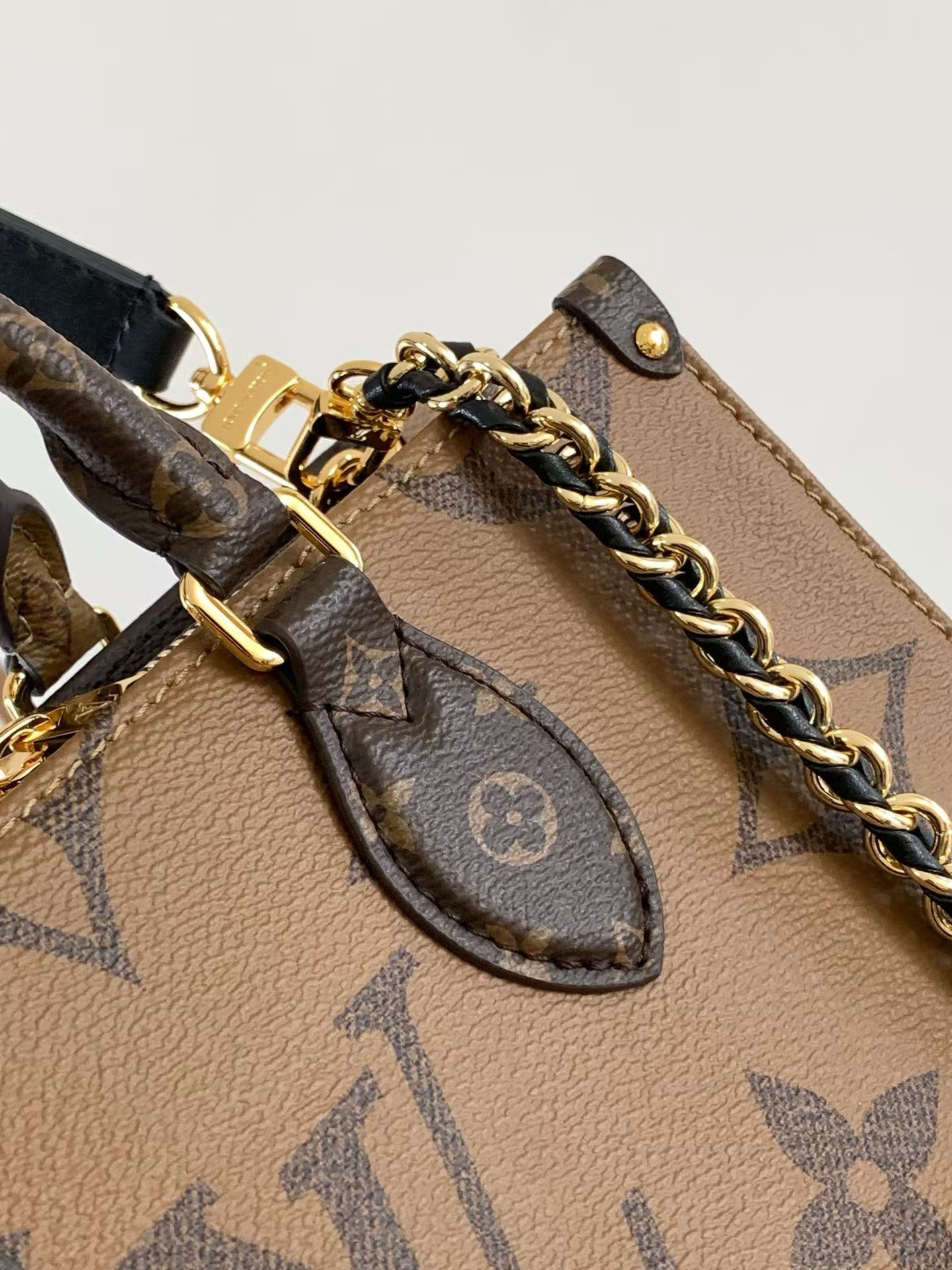 Louis Vuitton OnTheGo East-West Bag - Image 5