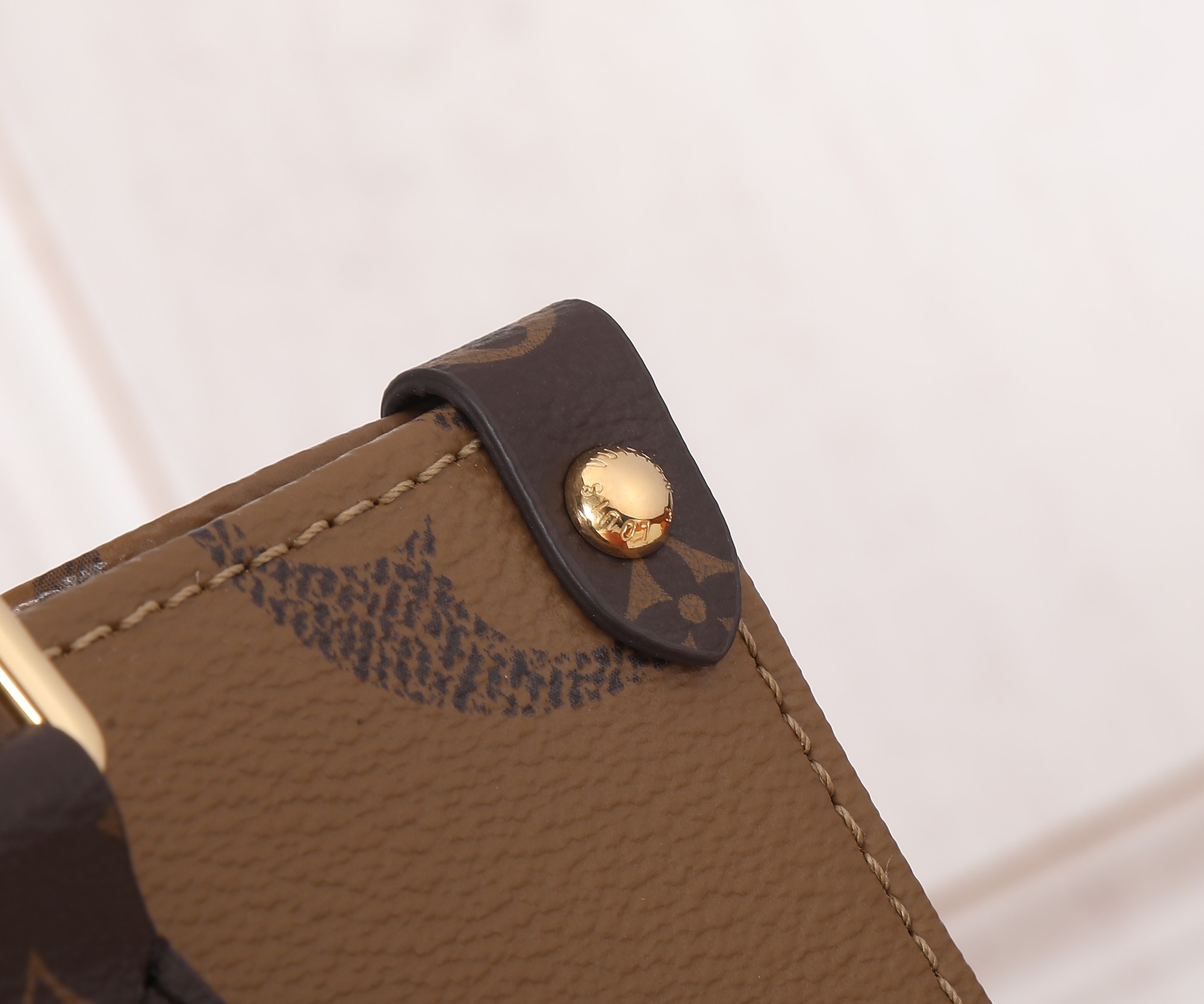 Louis Vuitton OnTheGo Small Handbag in Monogram and Monogram Reverse Canvas - Image 5