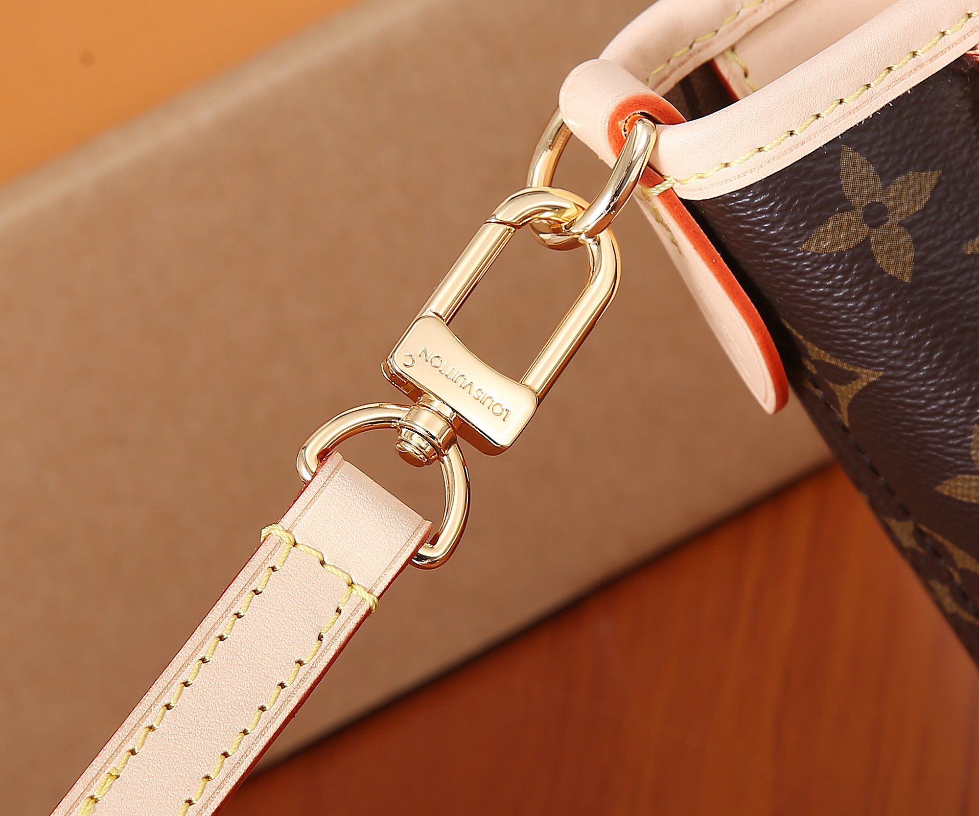 Structured Handbag with Adjustable Shoulder Strap - Image 5