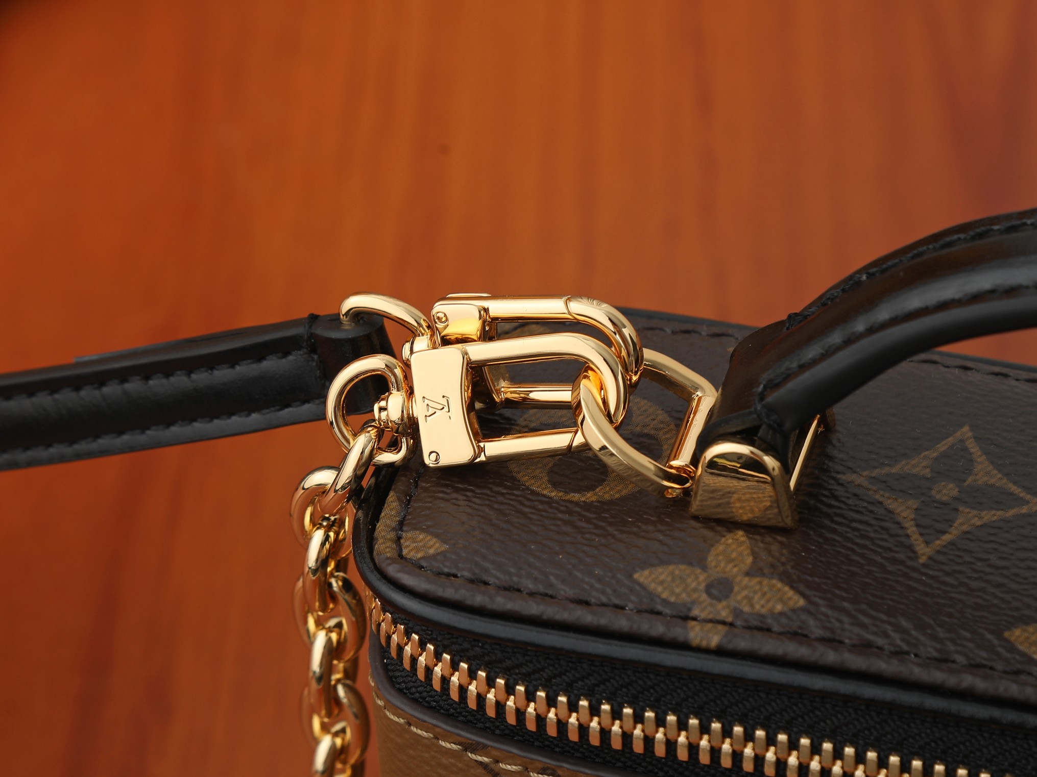 Louis Vuitton Vanity Pouch in Monogram Reverse Canvas, M29548 - Image 5