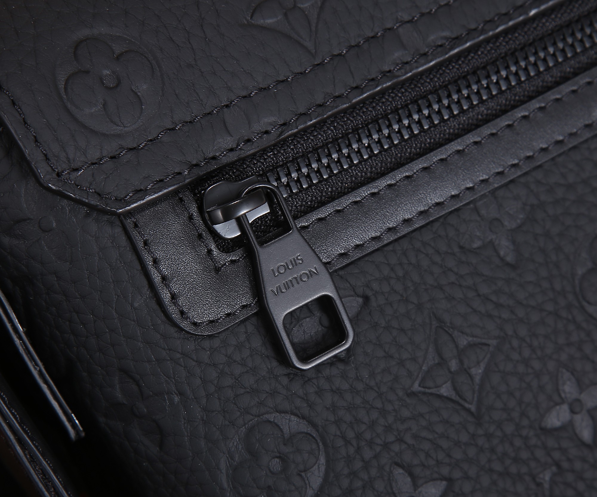 Louis Vuitton S-Cape Messenger Bag M23741 - Image 5