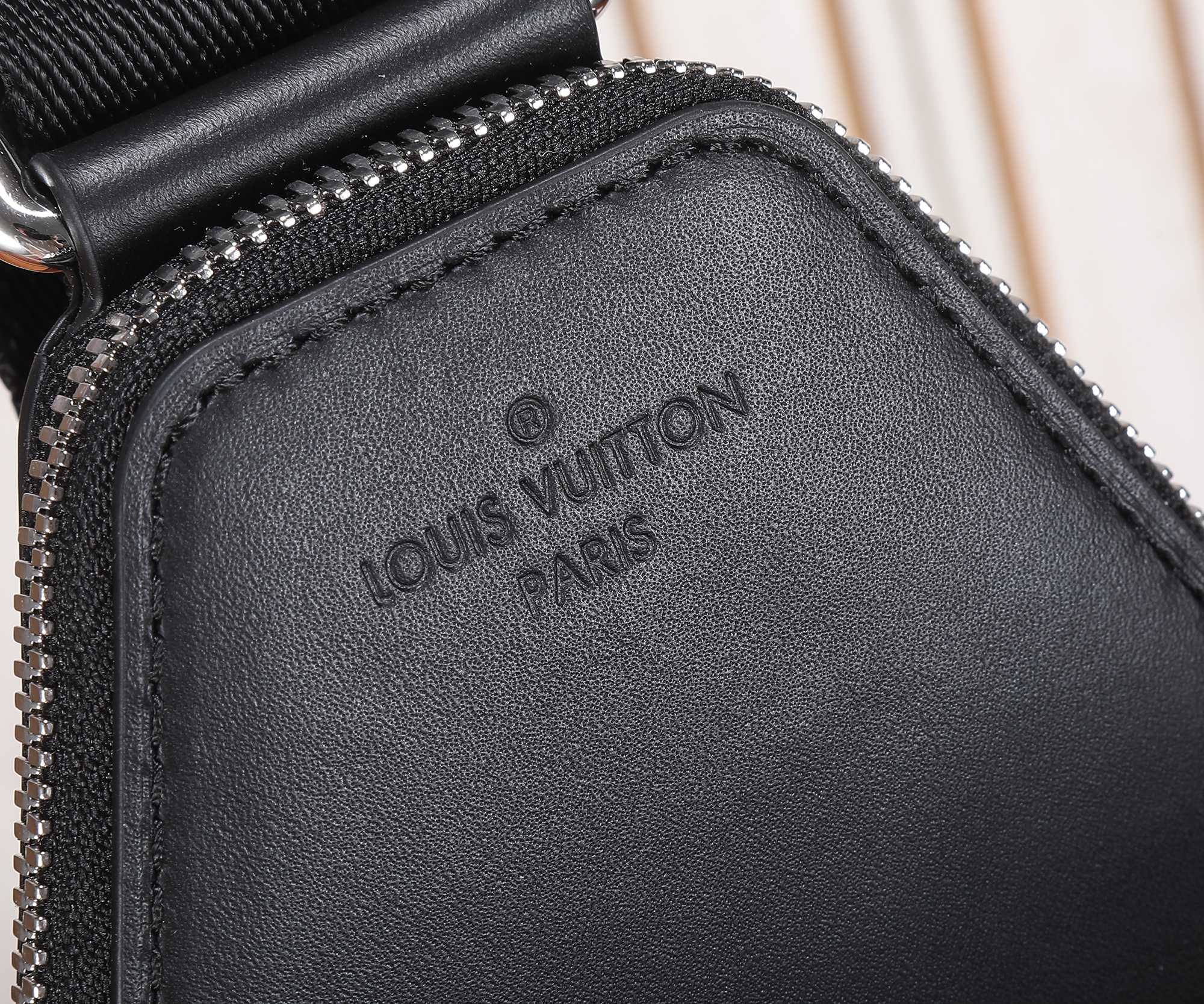 Louis Vuitton Avenue Shoulder Bag in Damier Graphite - Image 5