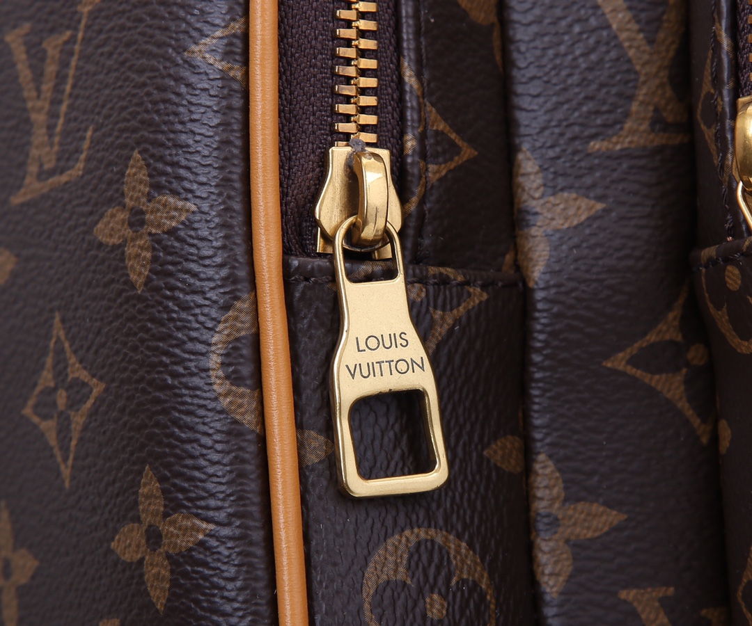 Louis Vuitton Trio Monogram Canvas Shoulder Bag - Image 5