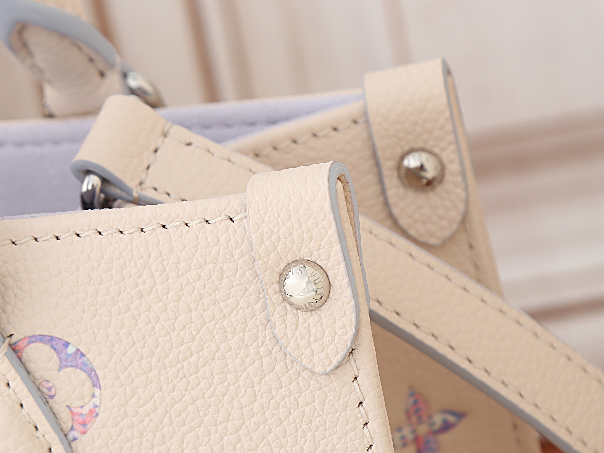 Louis Vuitton OnTheGo Small Handbag in Monogram Empreinte Leather - Image 5