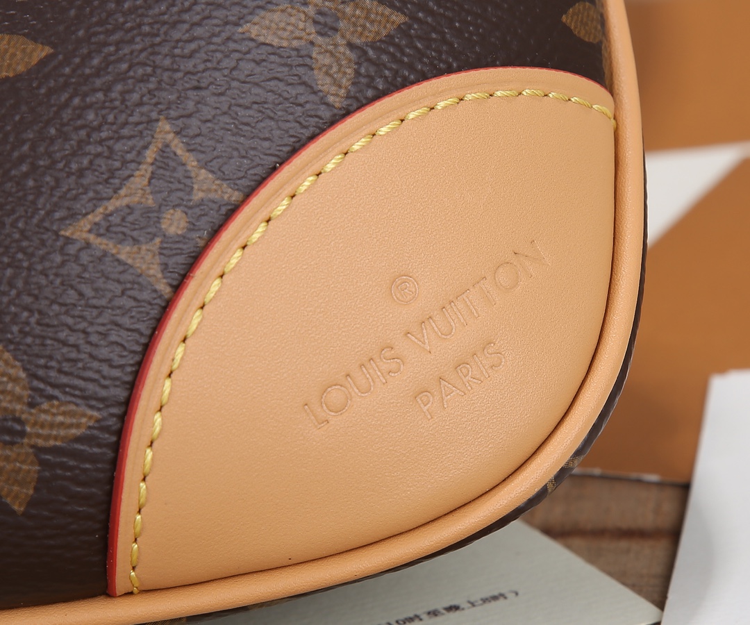 Louis Vuitton Boulogne M45832 Monogram Canvas Crossbody Bag - Image 5