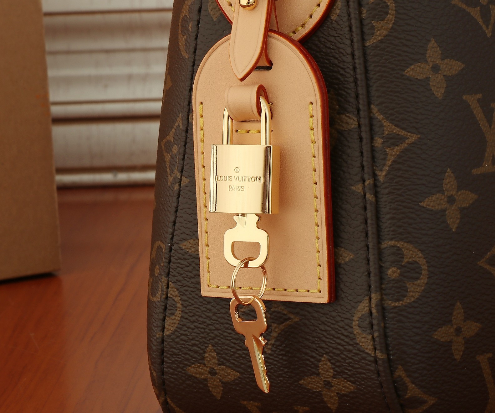 Louis Vuitton Slouchy Small Handbag M11952 - Image 5