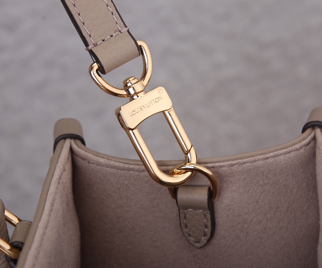 Louis Vuitton Onthego Small Tote Bag - Image 5