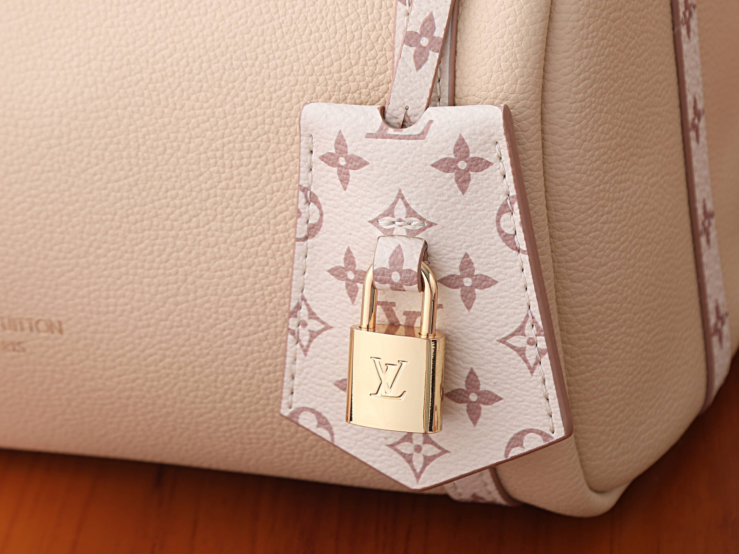 Louis Vuitton Express Small Handbag - Image 5