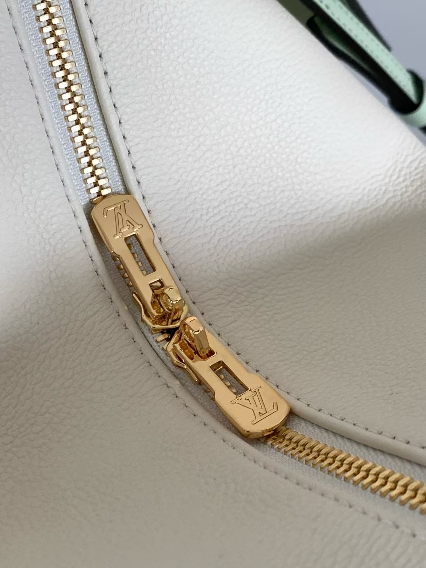 Louis Vuitton Express PM Handbag M26905 - Image 5