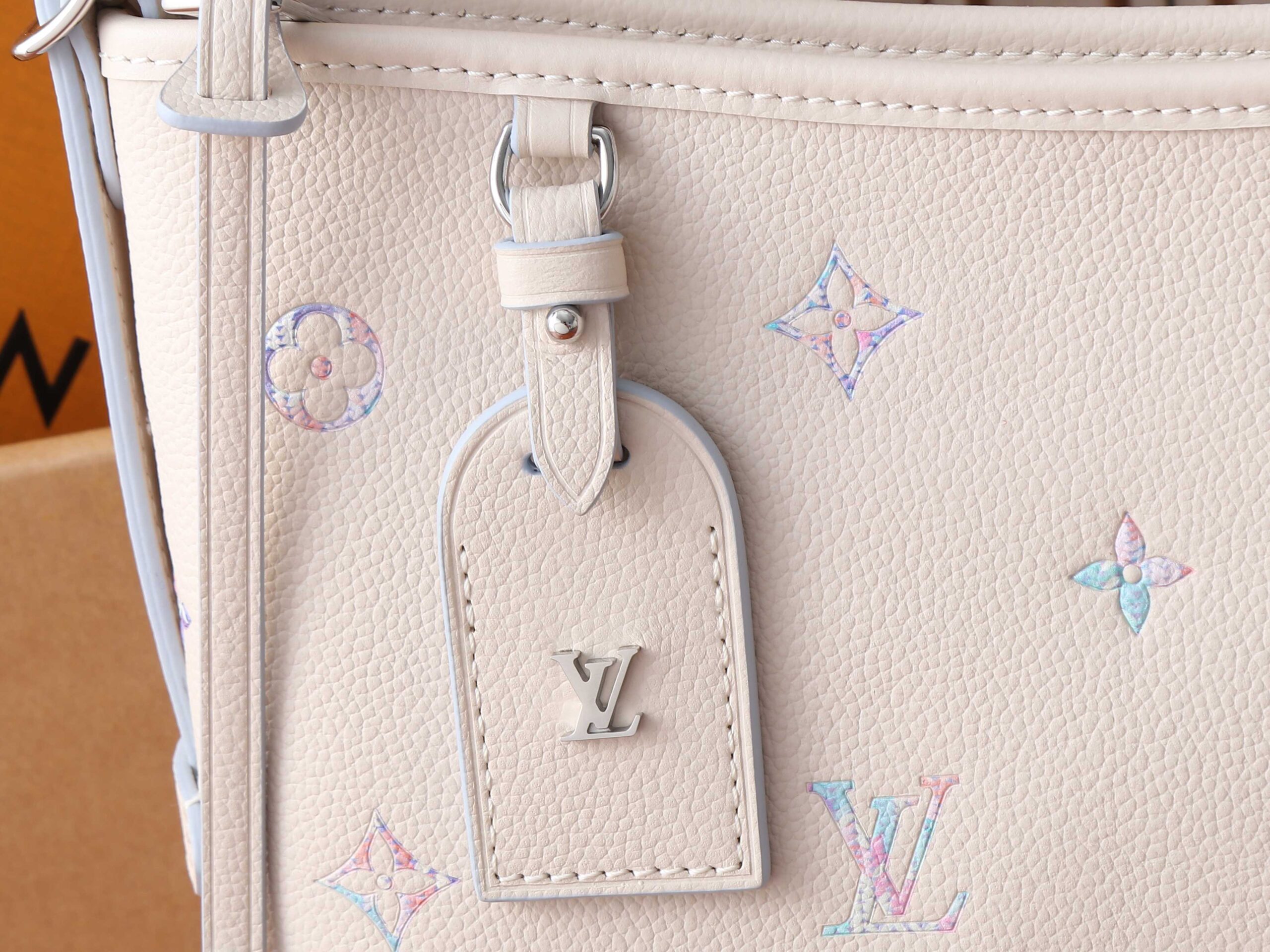Louis Vuitton CarryAll Handbag in Monogram Empreinte Leather - Image 5