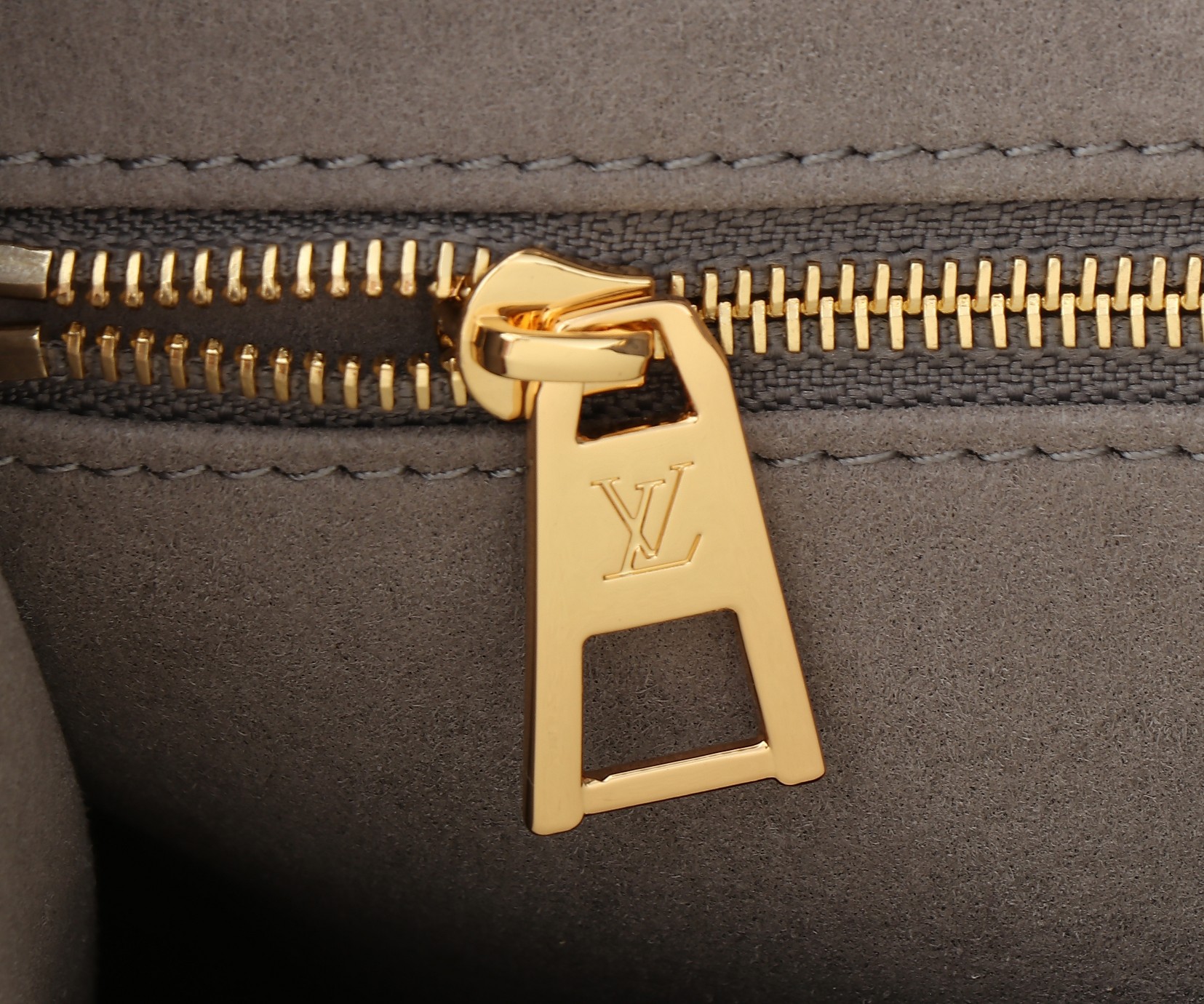 Louis Vuitton Monogram Ink OnTheGo Small Crossbody Bag - Image 5