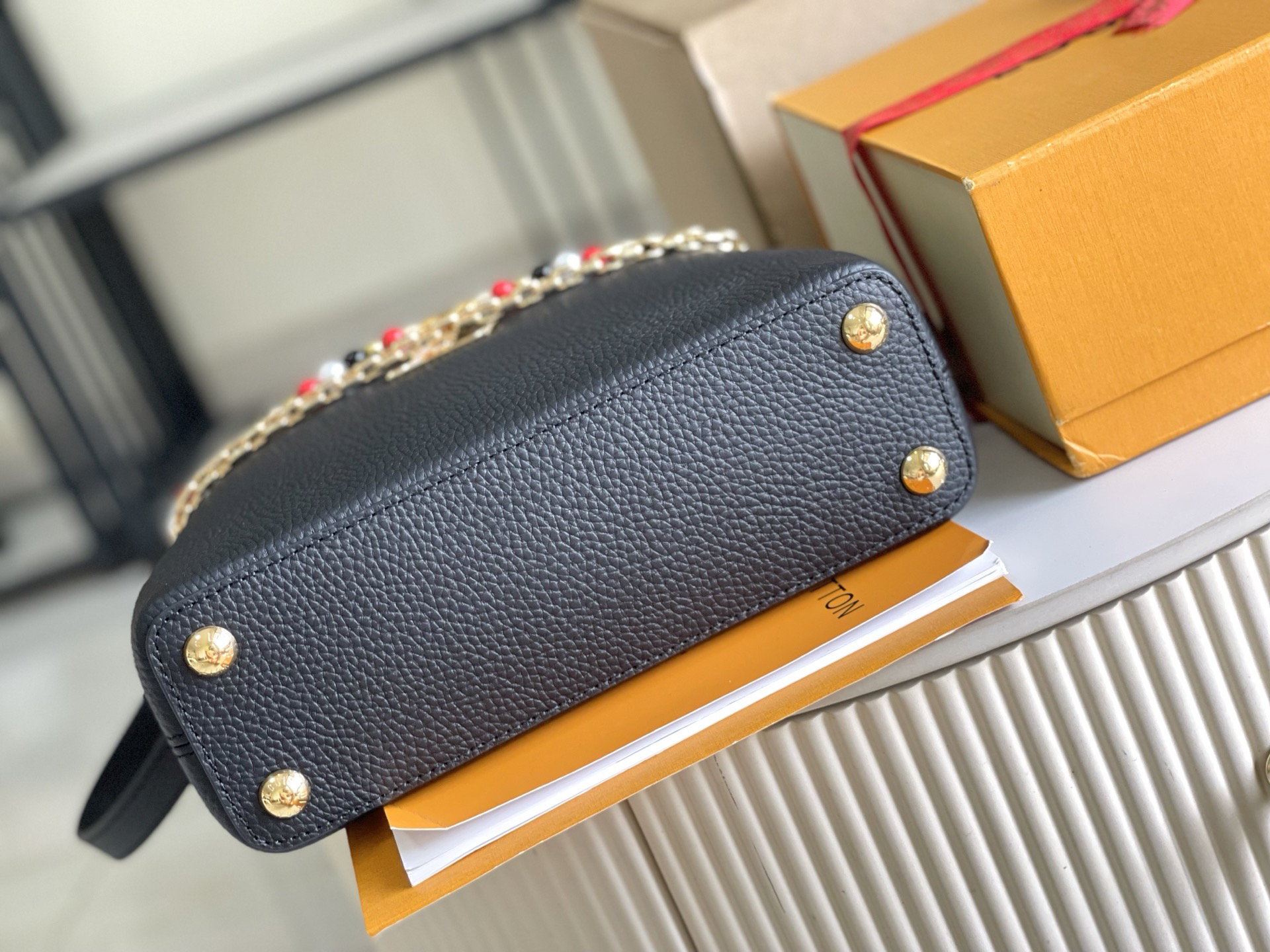 Louis Vuitton Capucines Small Taurillon Leather Handbag - Image 5