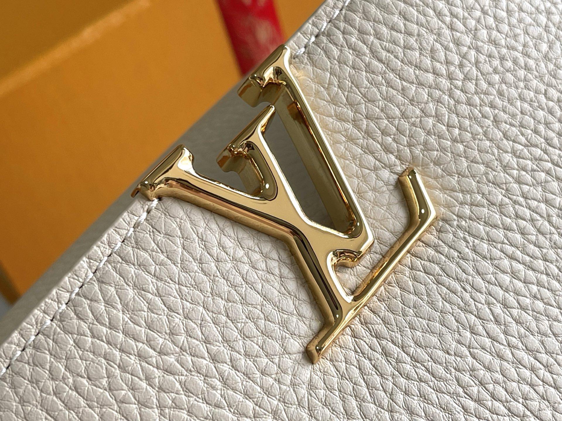 Louis Vuitton Capucines BB Handbag in Ivory Calfskin - Image 5