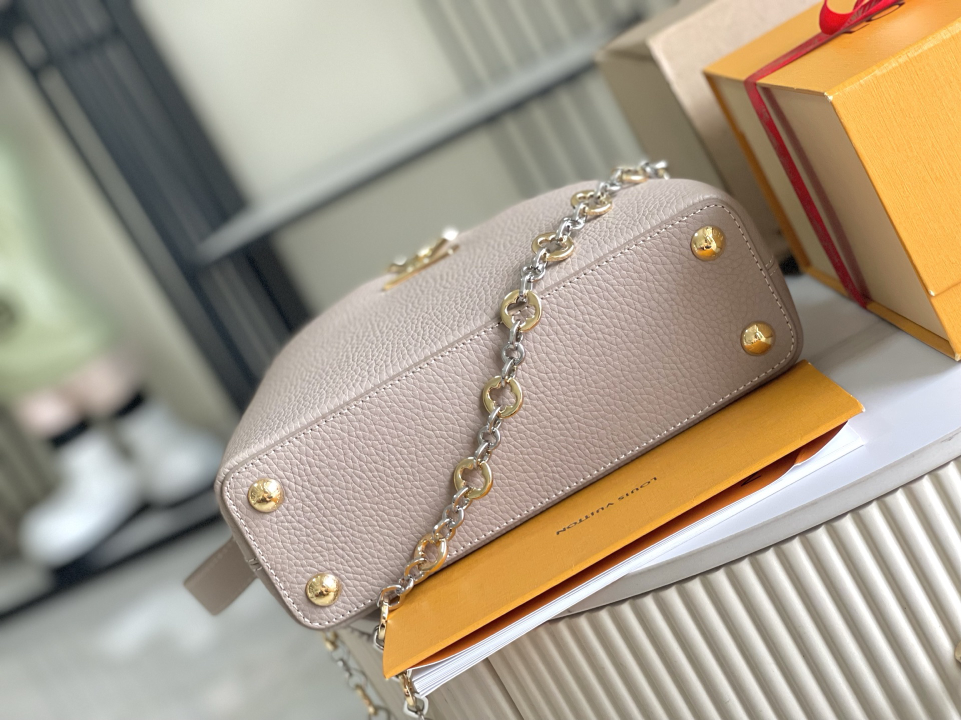 Louis Vuitton Capucines BB Handbag, Gray, Small - Image 5