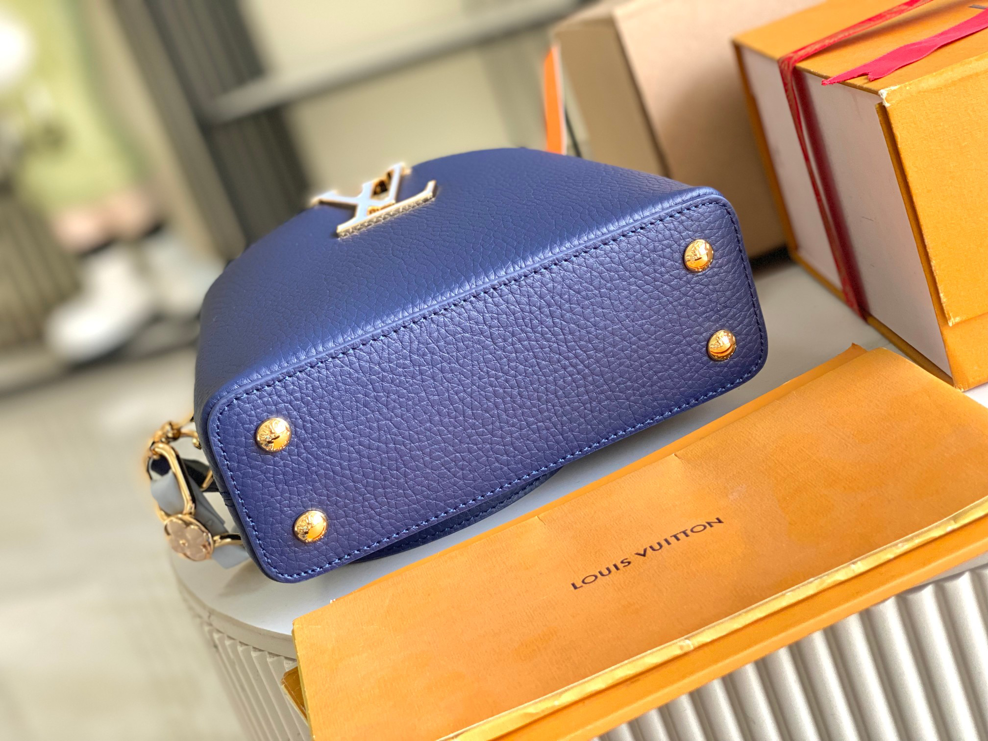 Louis Vuitton Capucines Handbag in Deep Blue Calfskin - Image 5