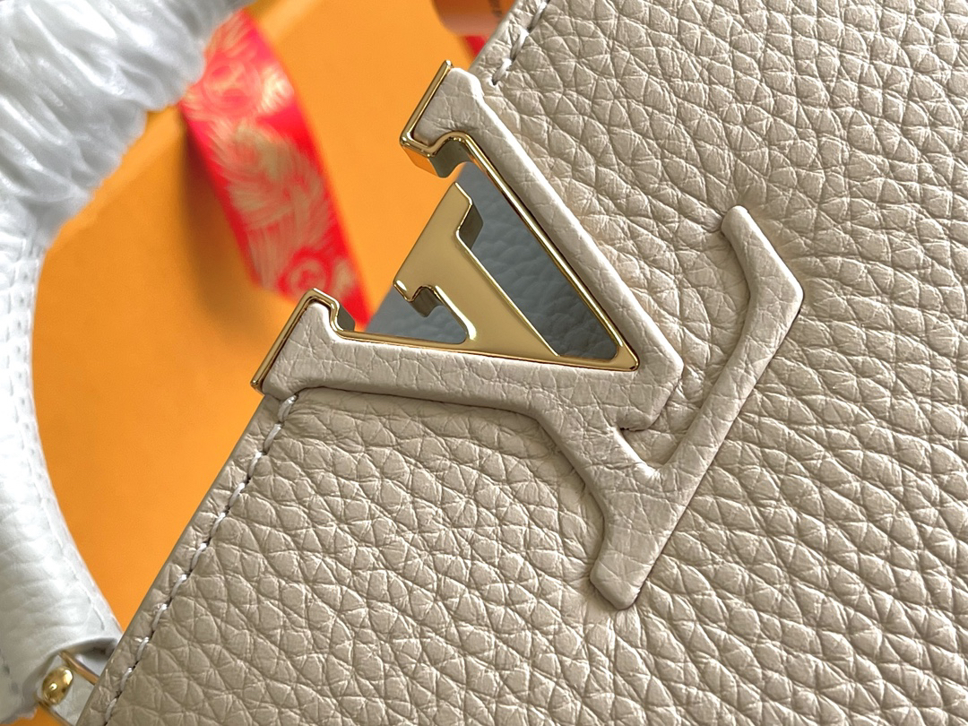Louis Vuitton Capucines Mini Handbag in Taurillon Leather - Image 5