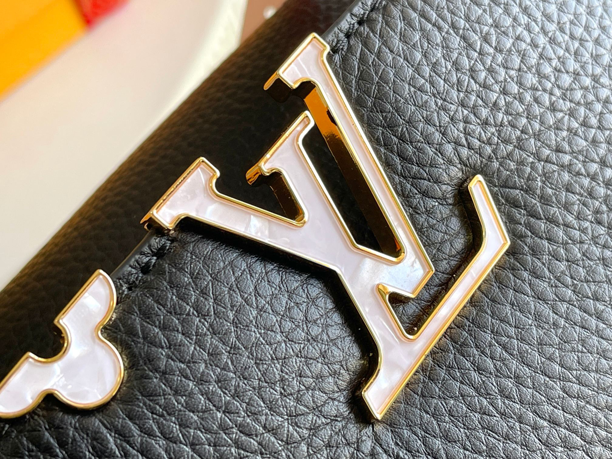 Louis Vuitton Capucines BB Small Handbag in White Leather with Gold-Tone Crown Detail - Image 5