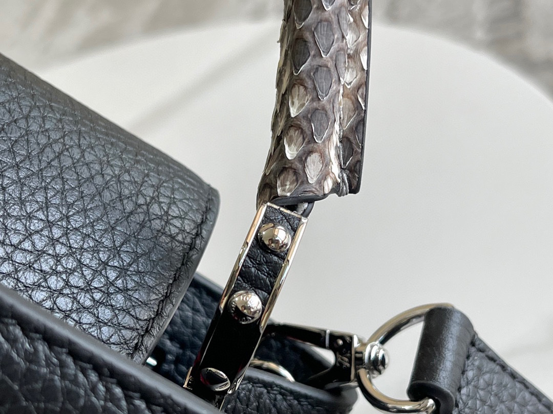 Louis Vuitton Capucines BB Handbag in Taurillon Leather - Image 5