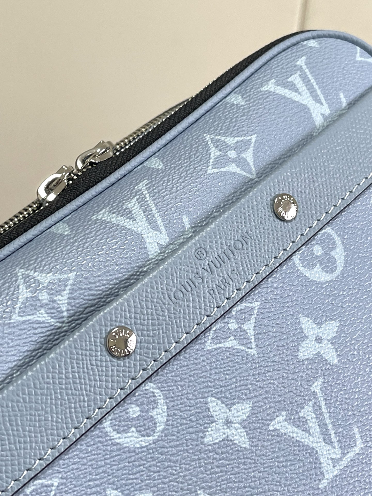 Louis Vuitton Alpha Messenger Bag - Image 5