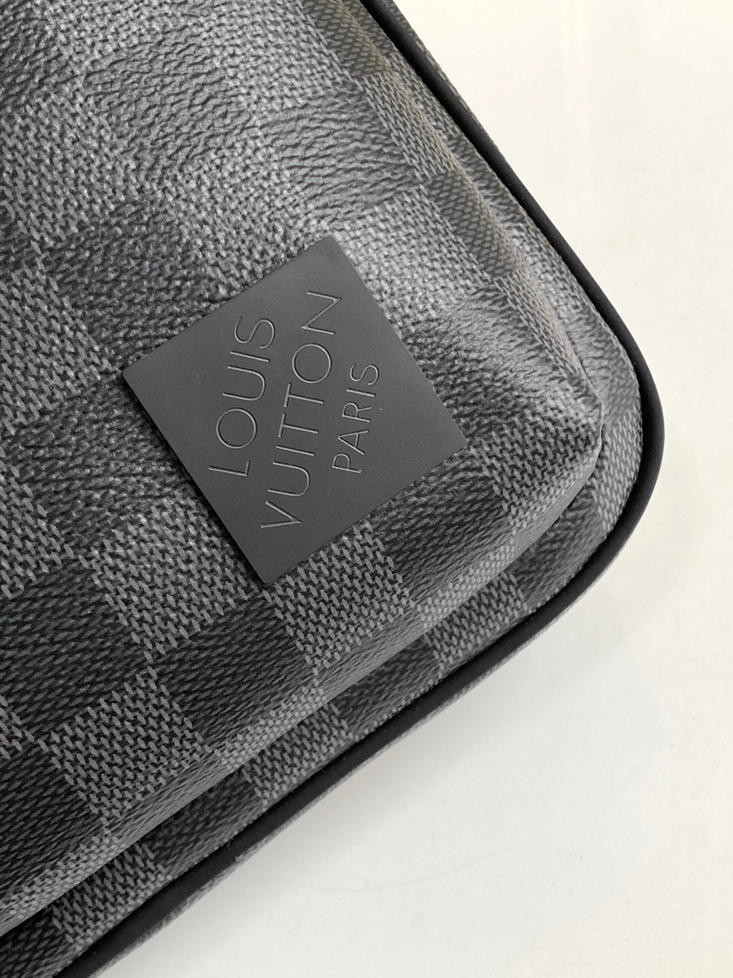 Avenue Damier Graphite Shoulder Bag - Image 5