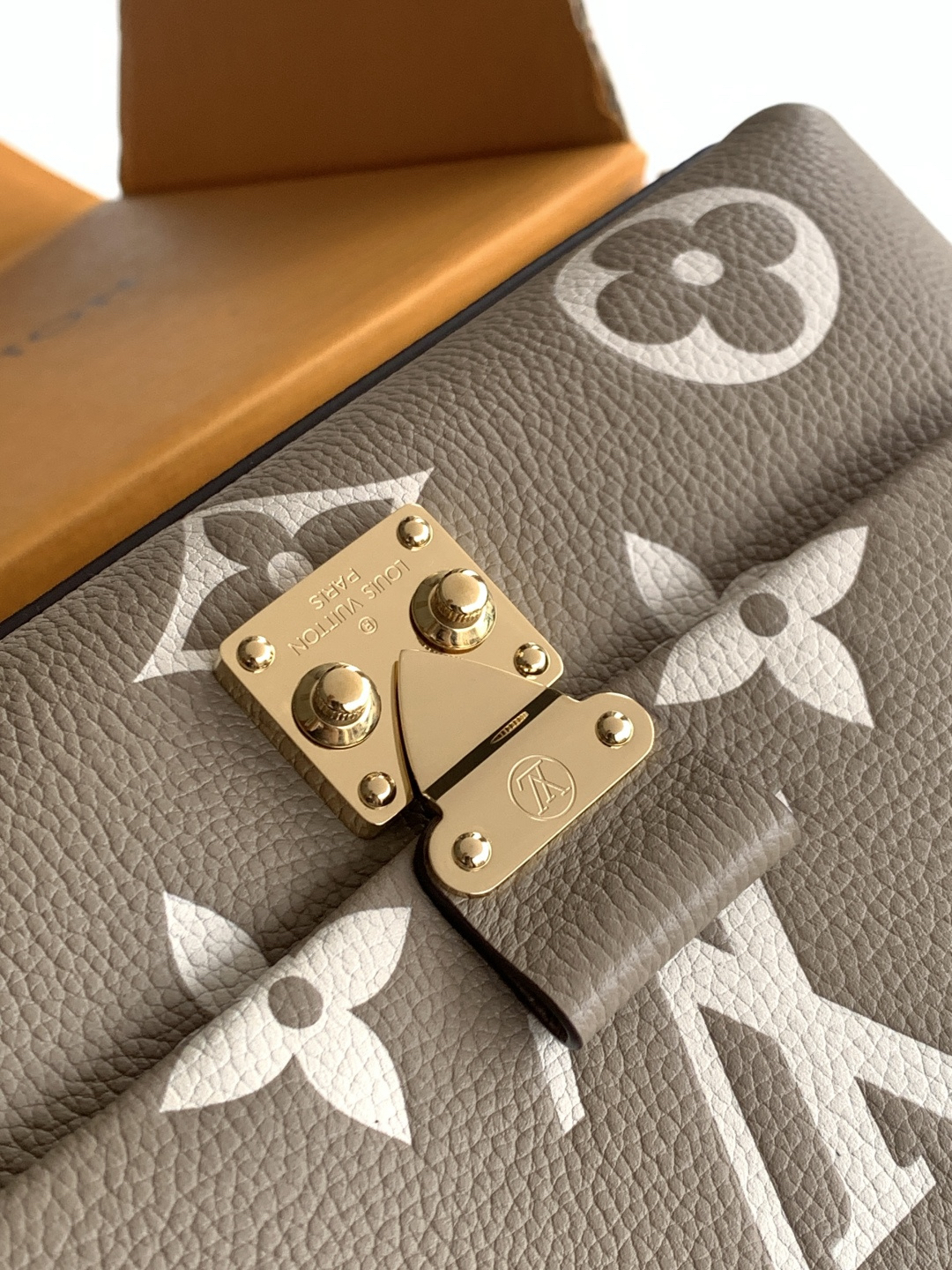 Louis Vuitton Madeleine BB Handbag - Image 5