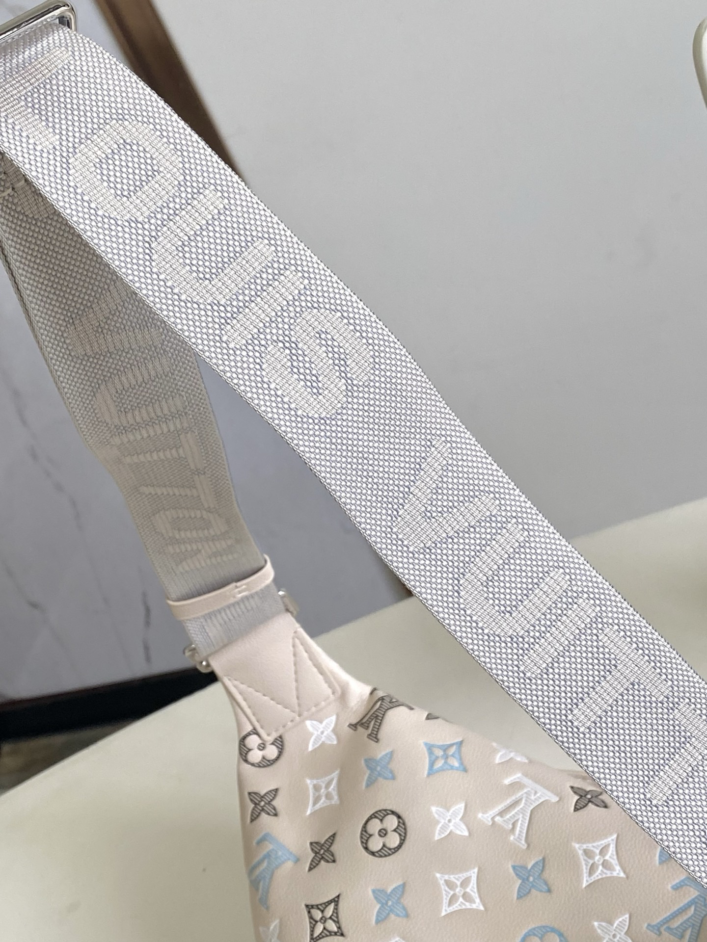Louis Vuitton Rush Belt Bag M28619 White - Image 5