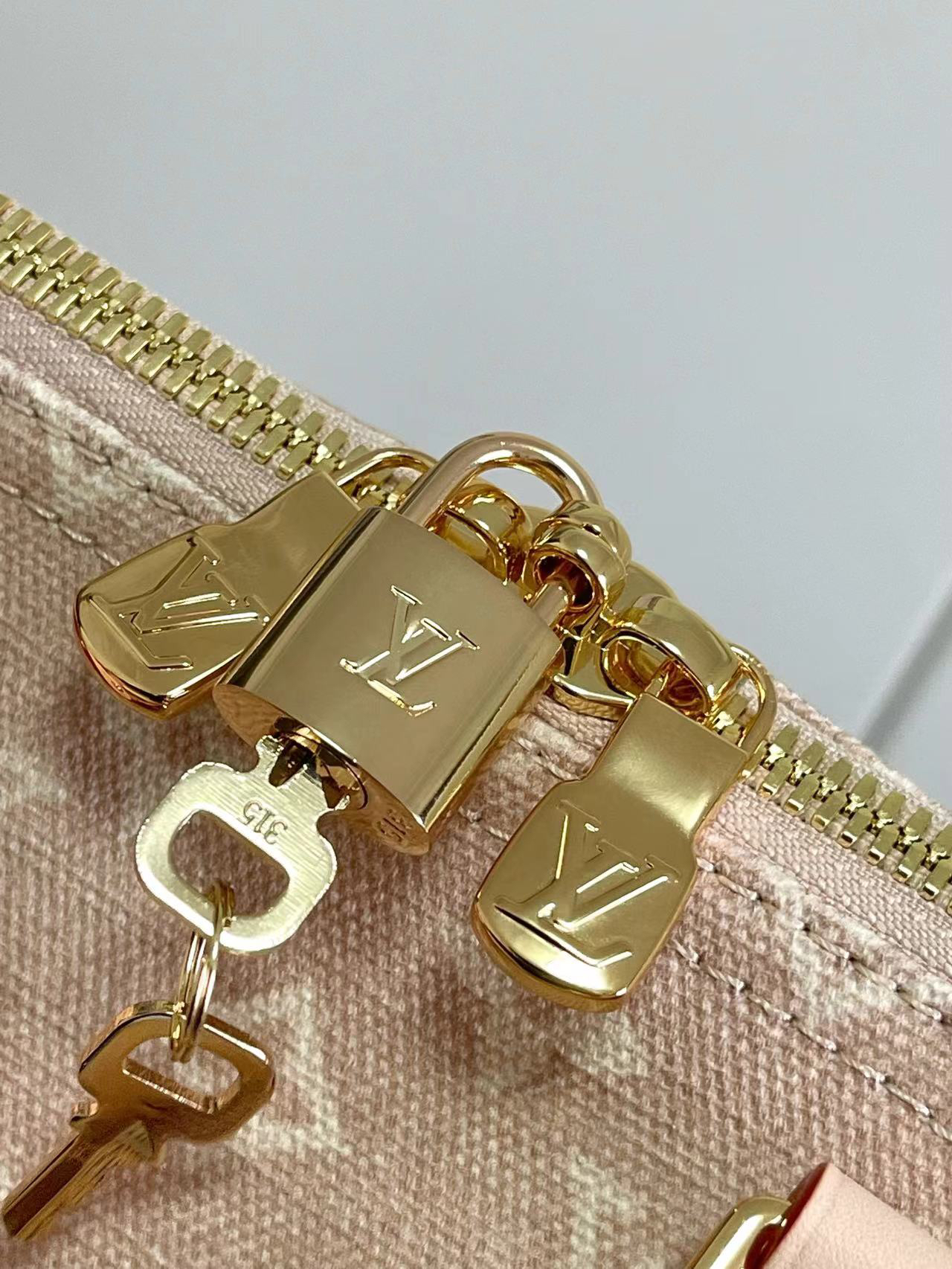 Louis Vuitton Keepall Bandoulière 45 Travel Bag - Image 5