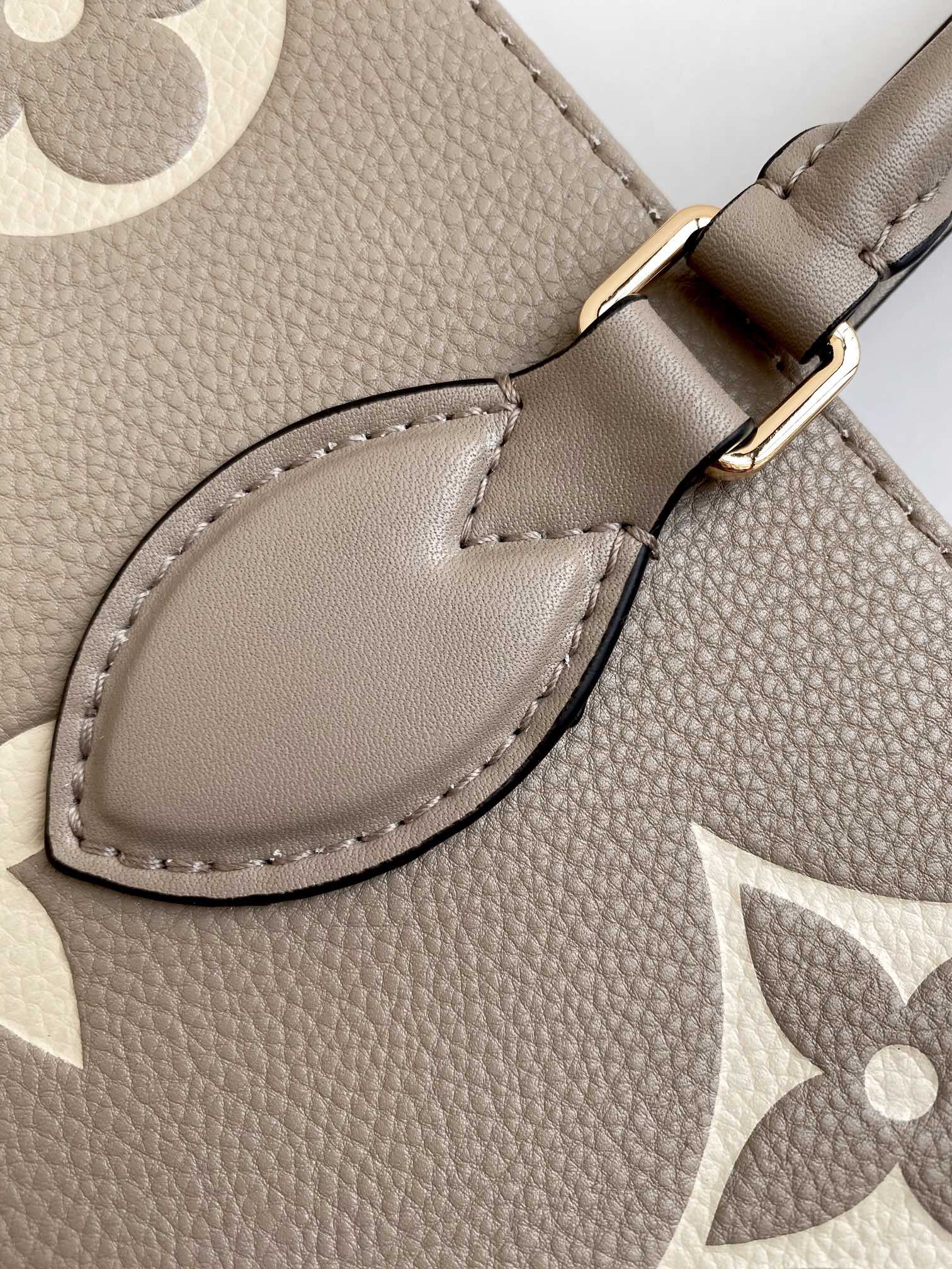Louis Vuitton OnTheGo MM Tote Bag - Image 5