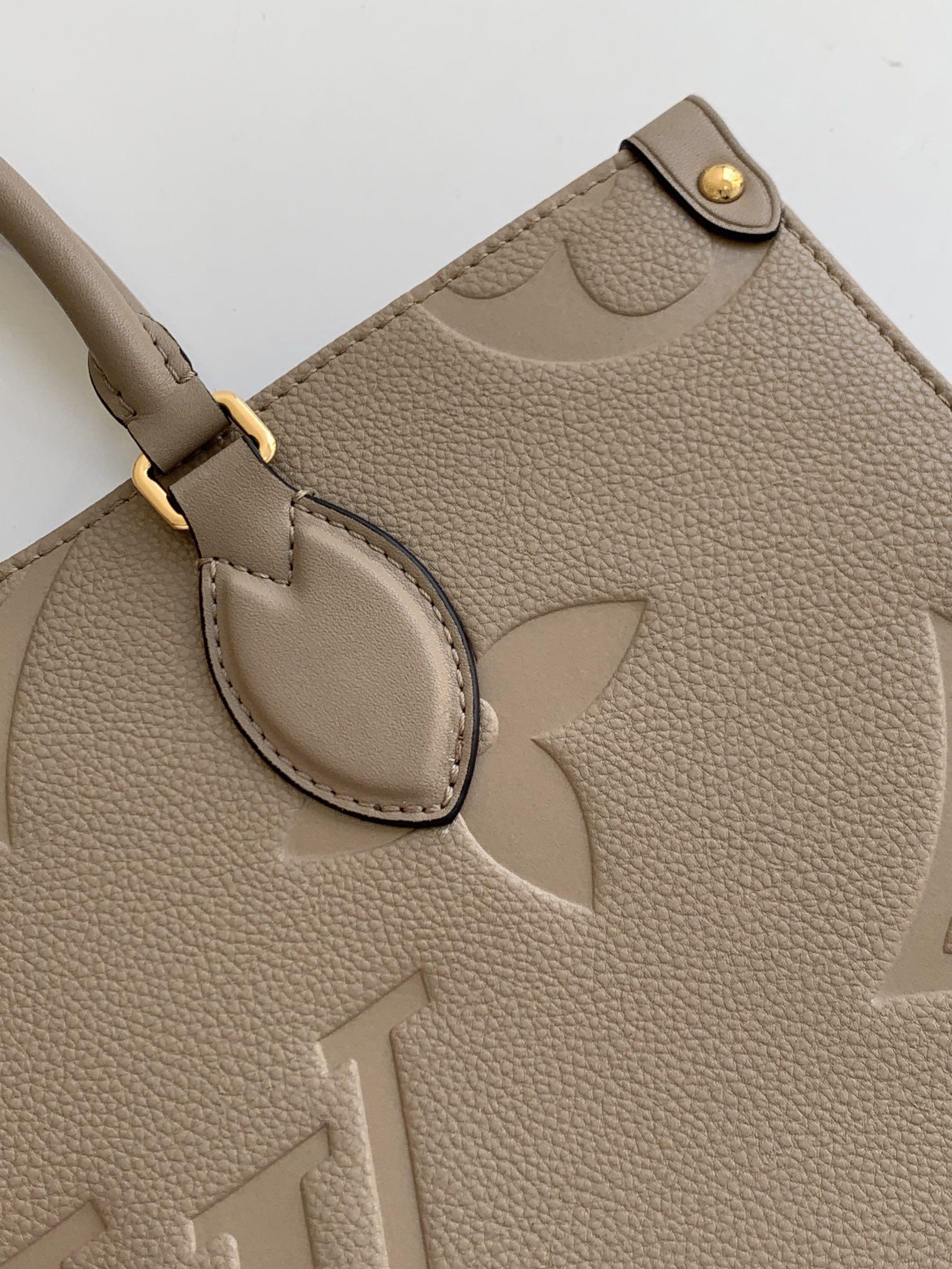 Louis Vuitton Onthego Small Tote Bag M45607 - Image 5