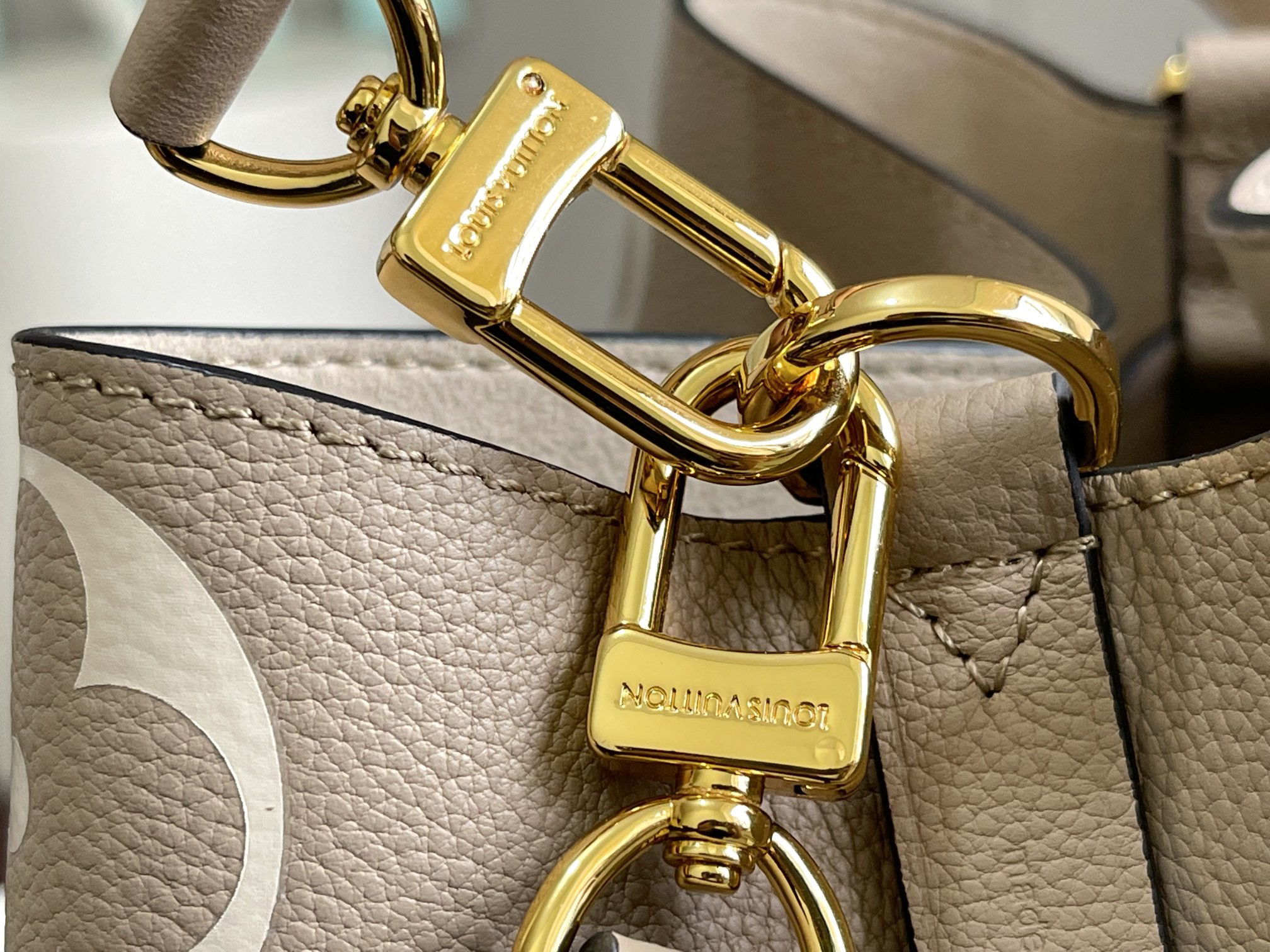 Louis Vuitton NéoNoé MM Bucket Bag - Image 5