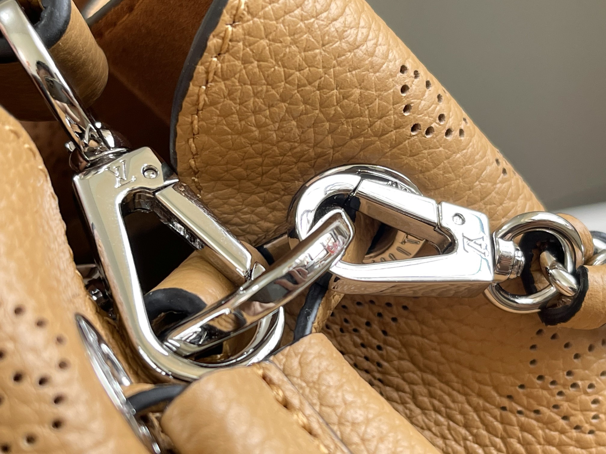 Bella Tote Leather Tote Bag - Image 5