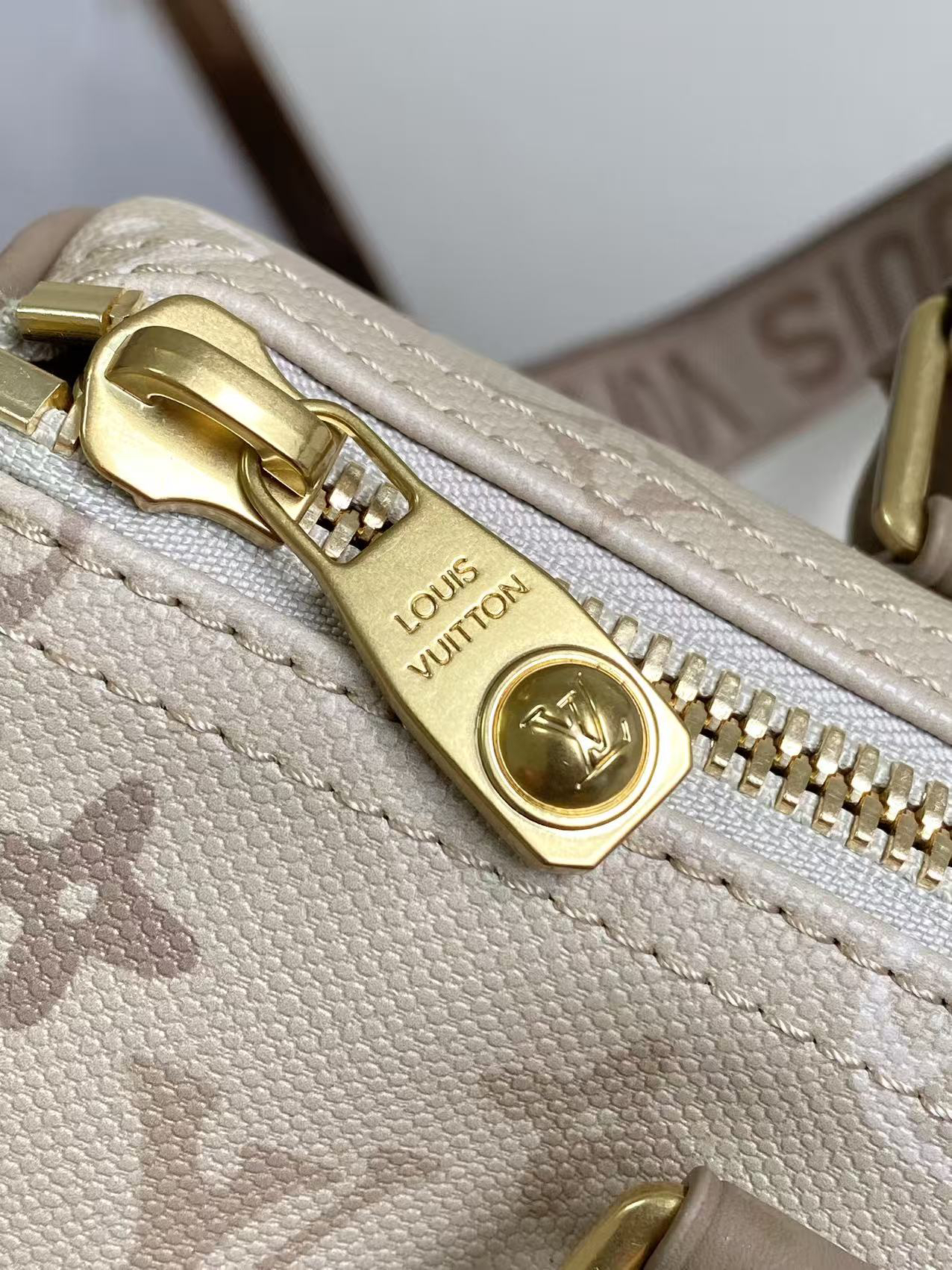 Keepall Bandoulière 25 Monogram Surplus Canvas Travel Bag - Image 5