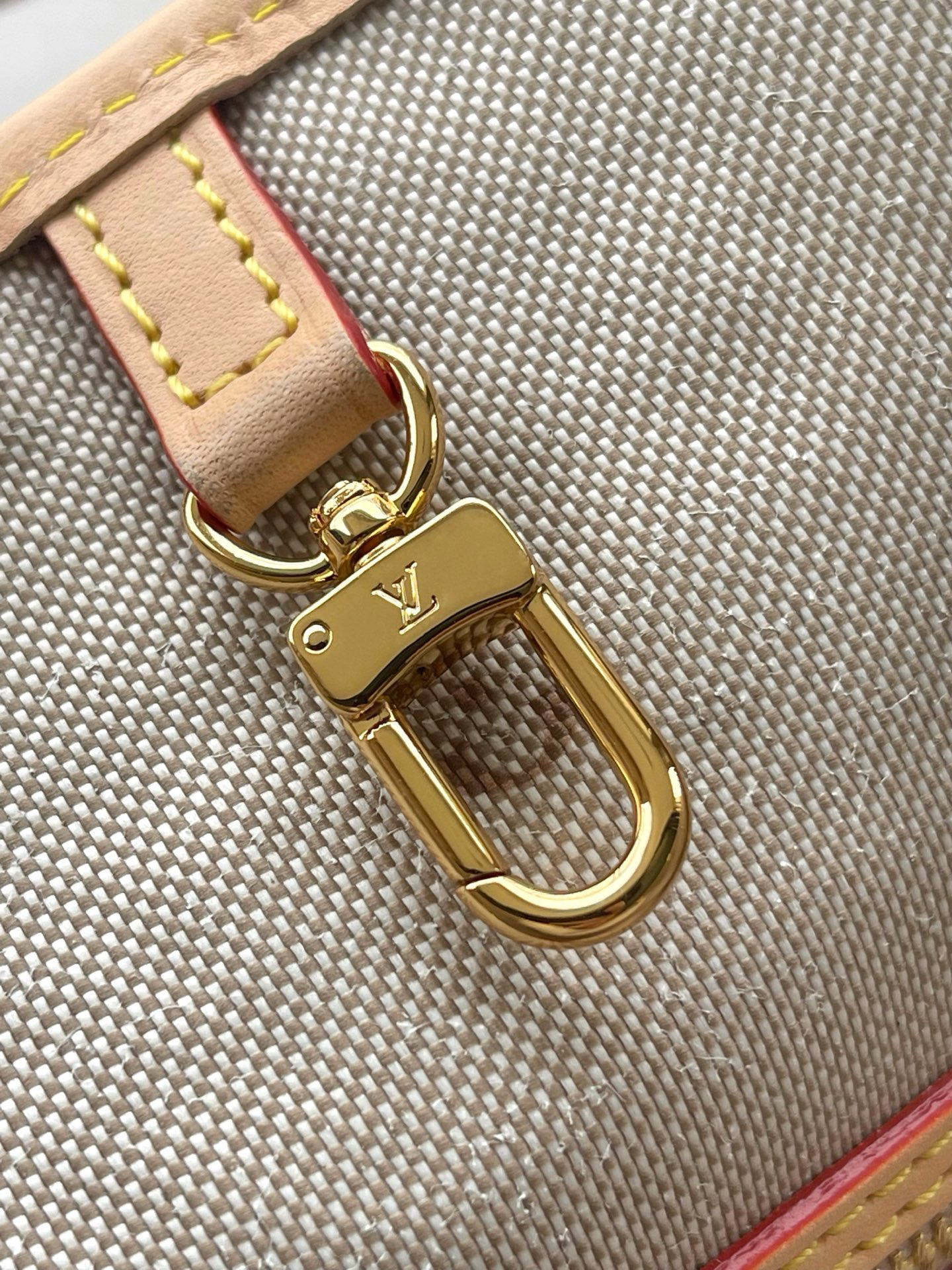 Louis Vuitton Neverfull MM Tote Bag in White Monogram Emblème Canvas - Image 5