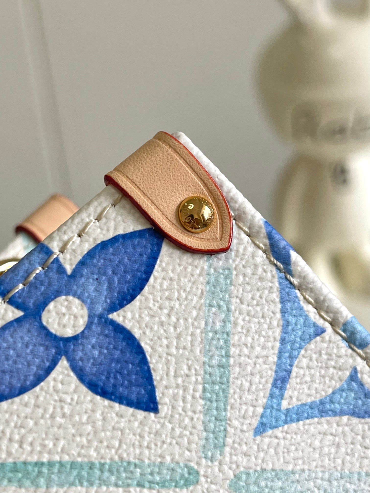 Louis Vuitton OnTheGo East West Handbag in Blue - Image 5