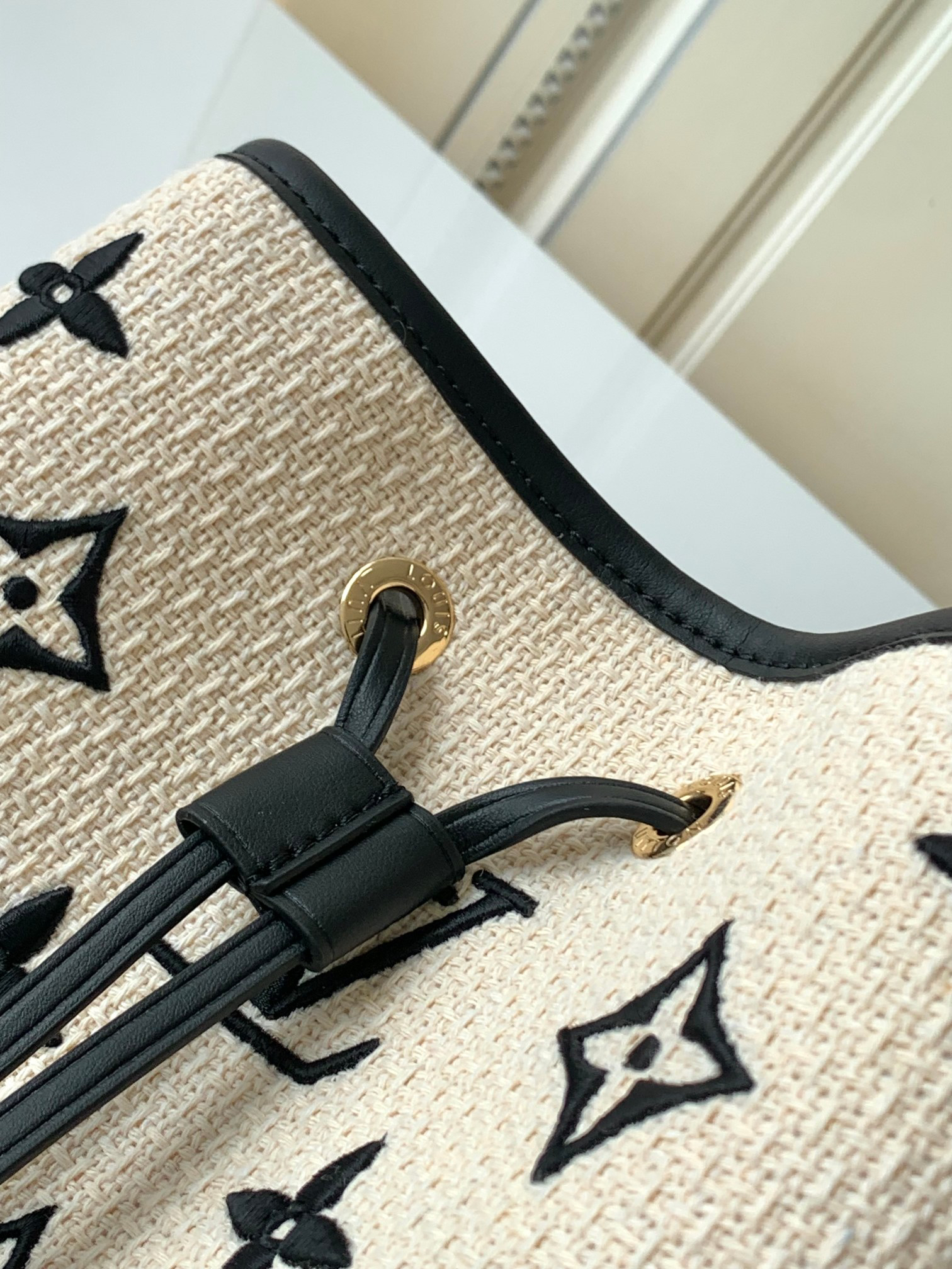 Louis Vuitton M23080 Monogram Embroidered Bucket Bag - Image 5