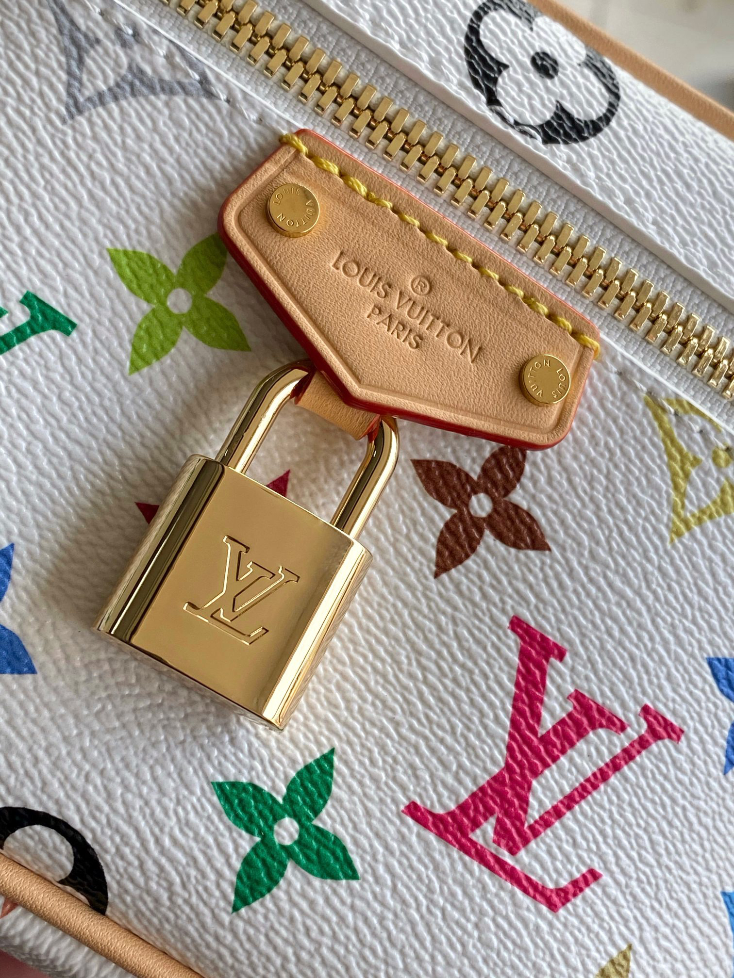 Louis Vuitton Vanity Pouch M13662 - Image 5