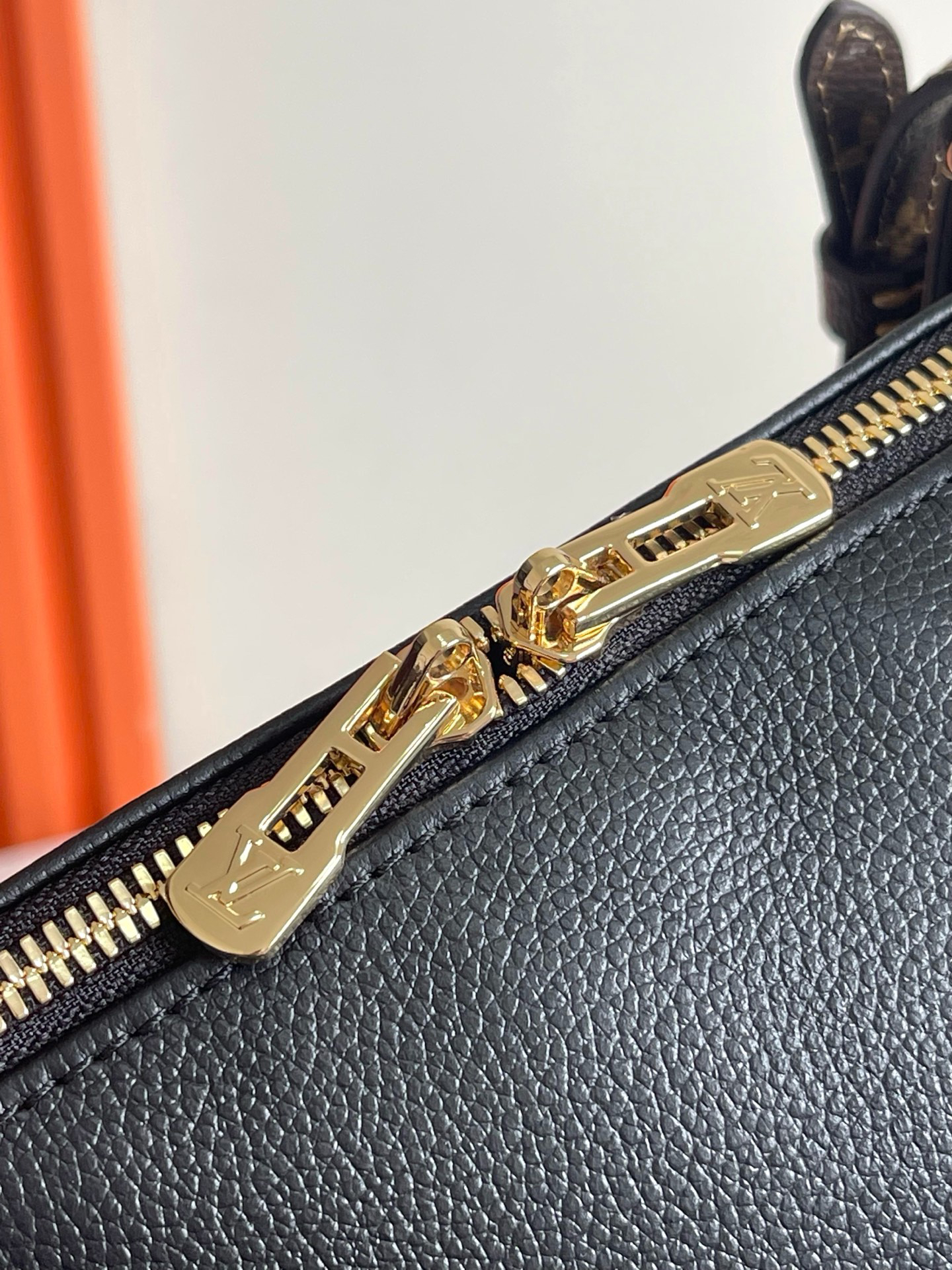 Louis Vuitton Express Small Shoulder Bag - Image 5