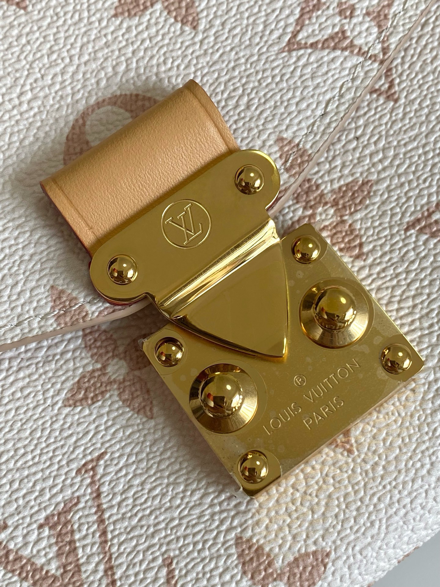 Louis Vuitton Pochette Métis EastWest Shoulder Bag M46914 - Image 5