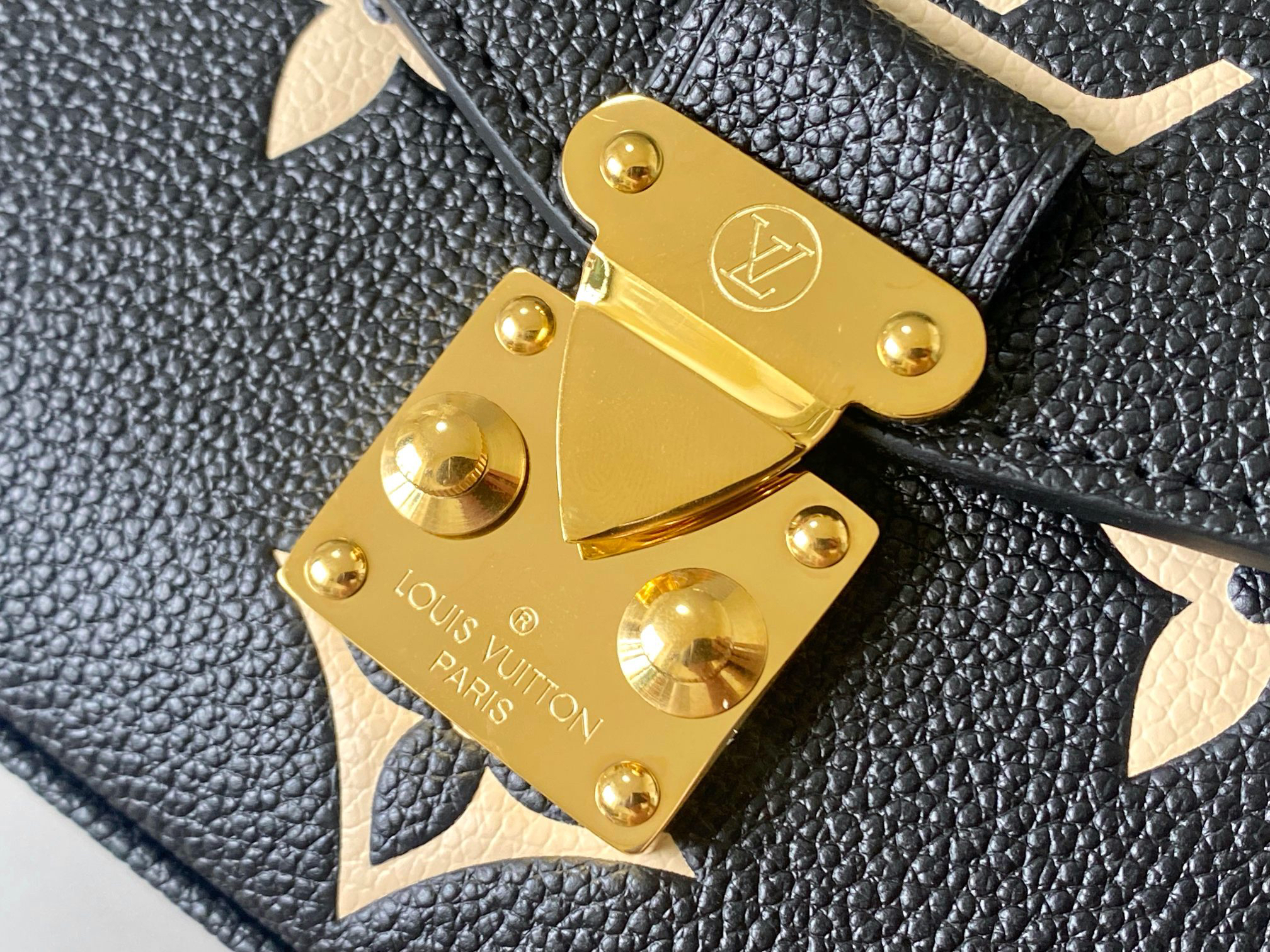 Louis Vuitton Pochette Métis East West Crossbody Bag - Image 5