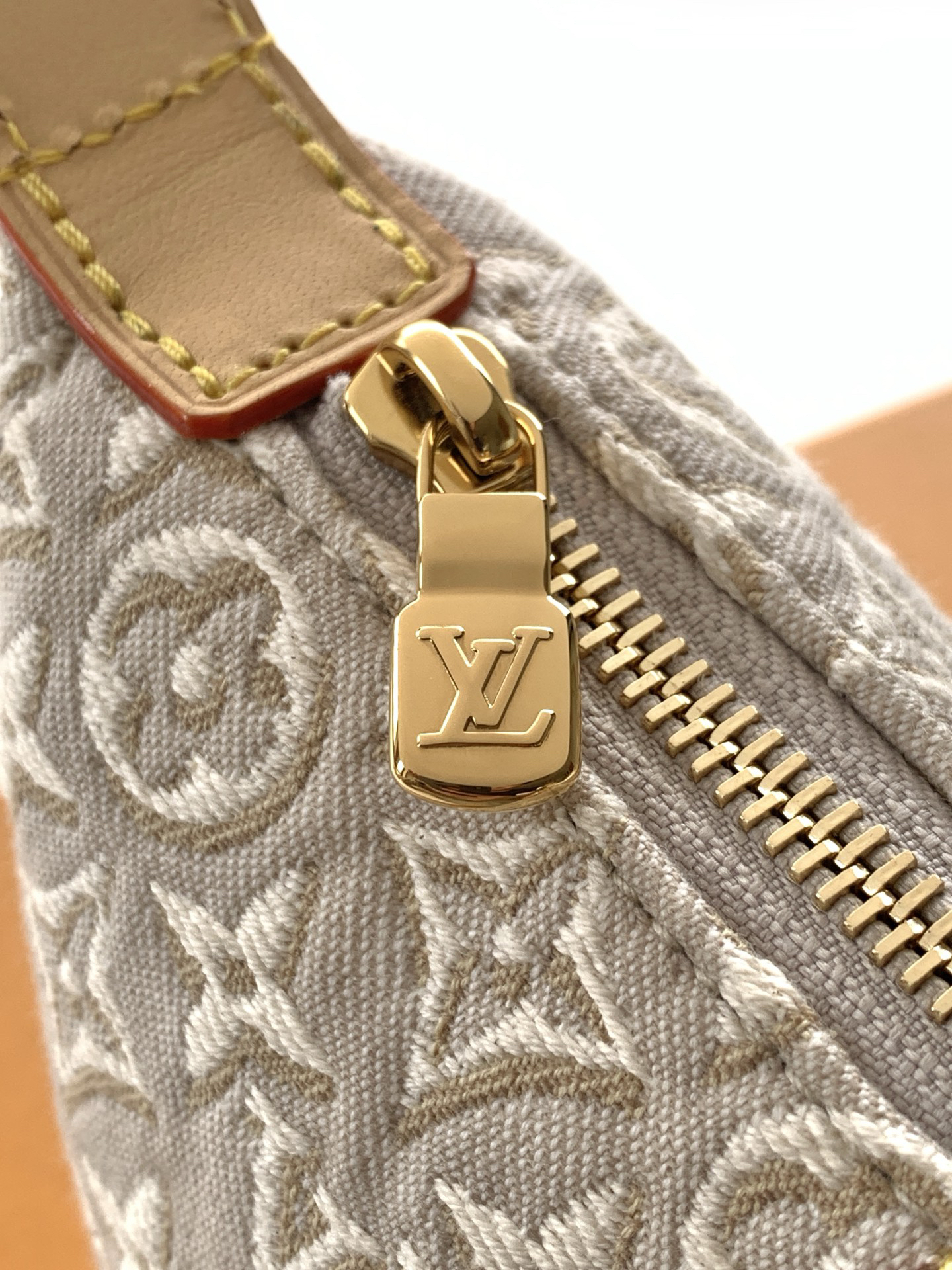 Pochette Hills Canvas Handbag M29879 - Image 5