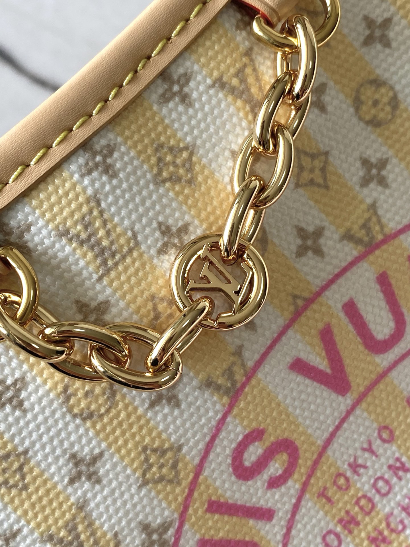 Louis Vuitton Carryall East West Shoulder Bag in Beige Canvas - Image 5