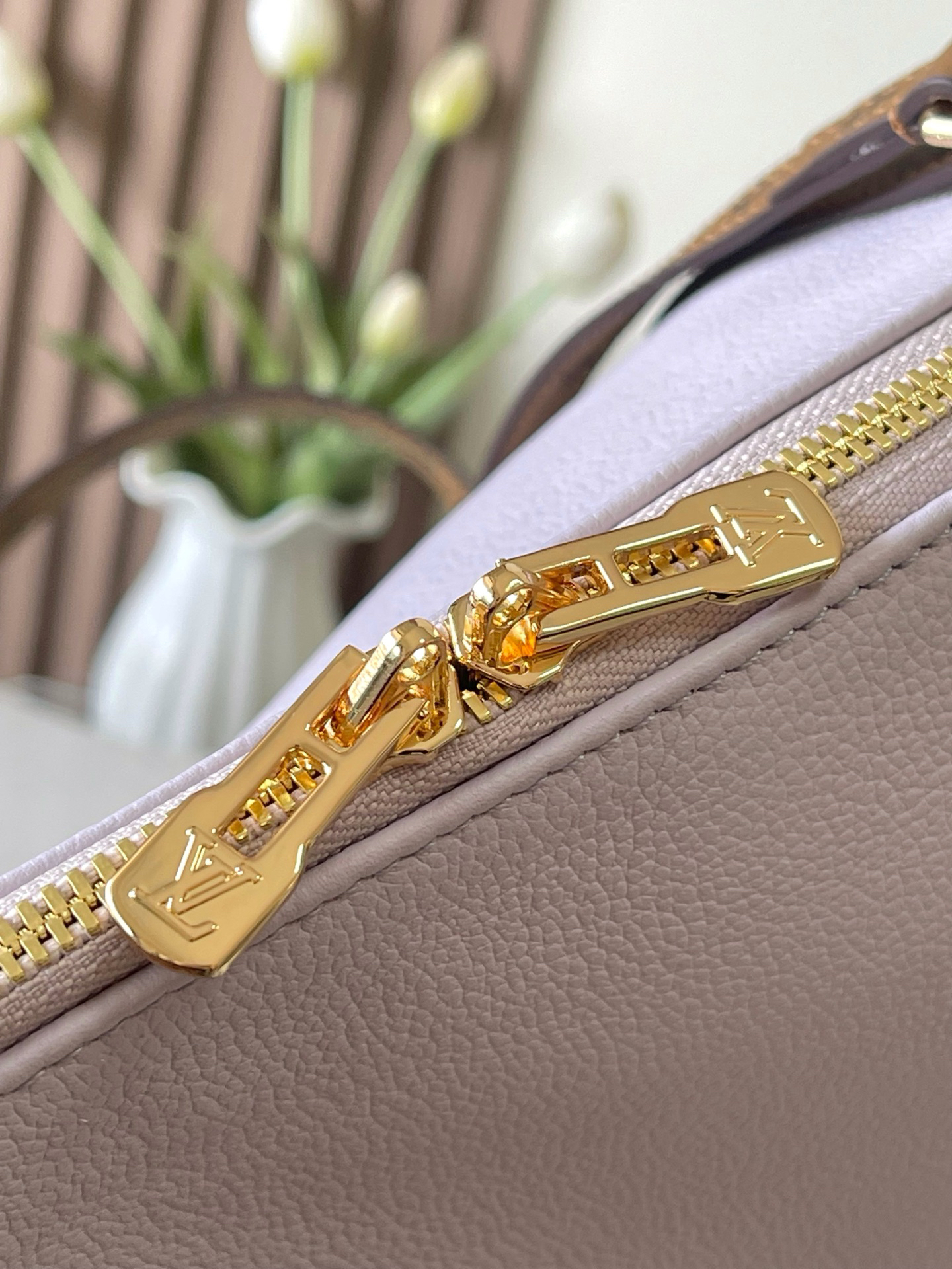 Express Small Handbag M27275 in Purple Grained Calfskin - Image 5