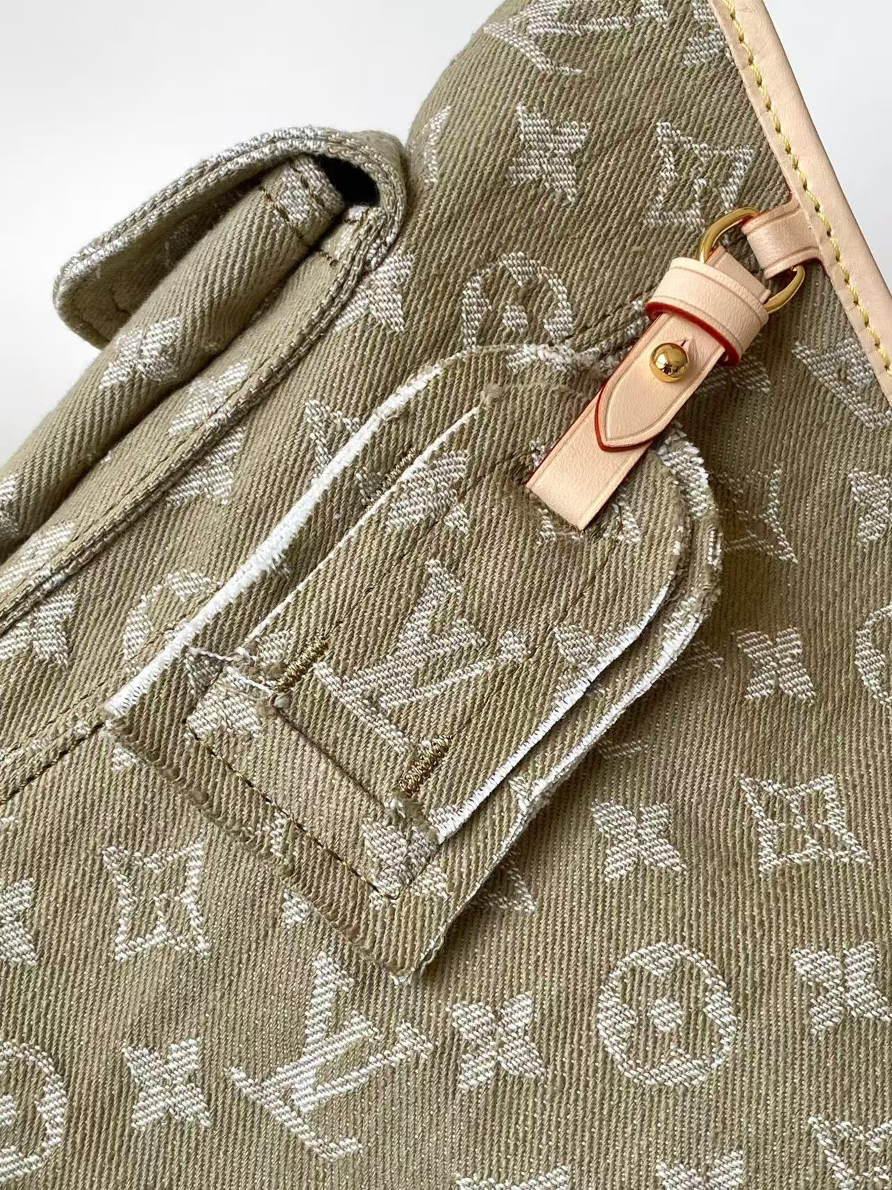 Louis Vuitton Carryall Cargo Small Bag - Image 5