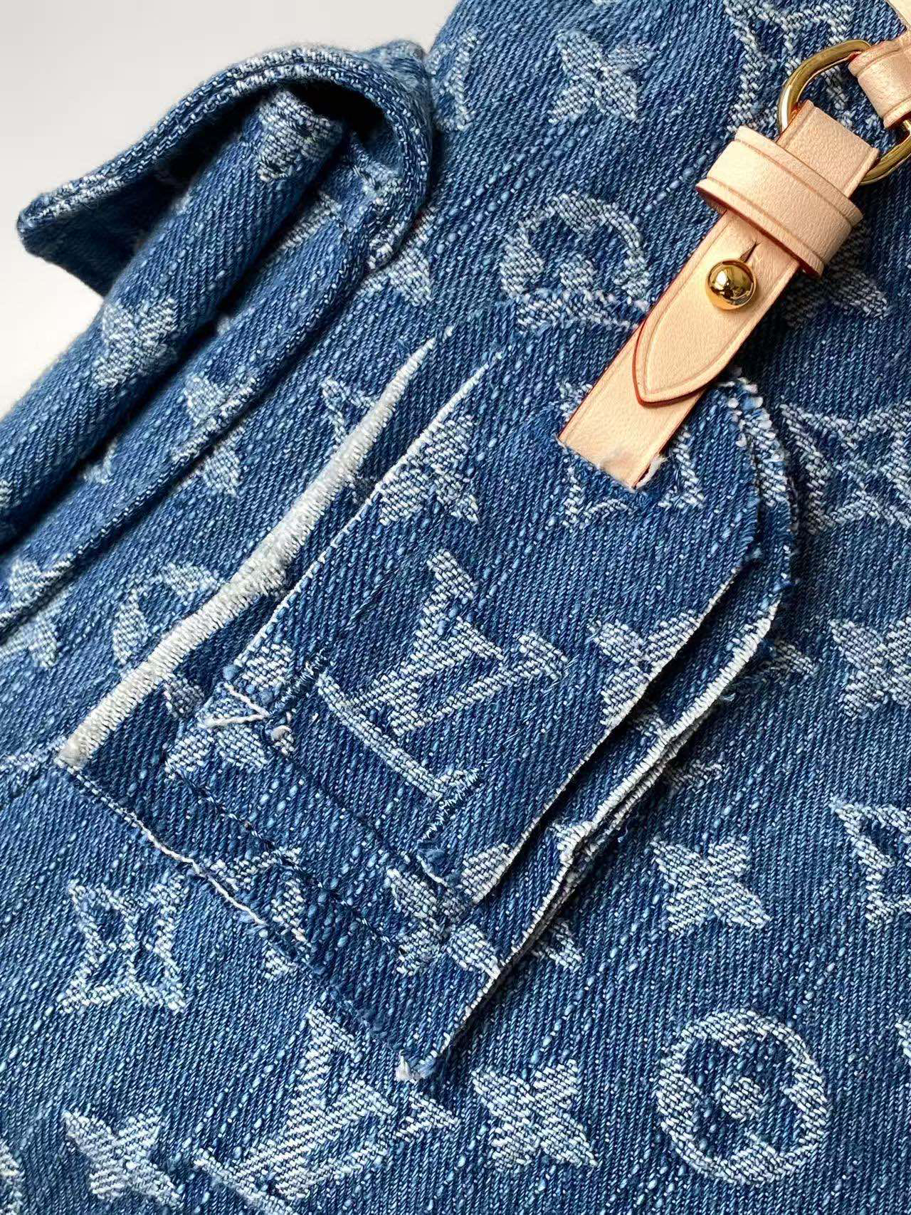 Louis Vuitton Carryall Cargo Small Handbag in Denim - Image 5