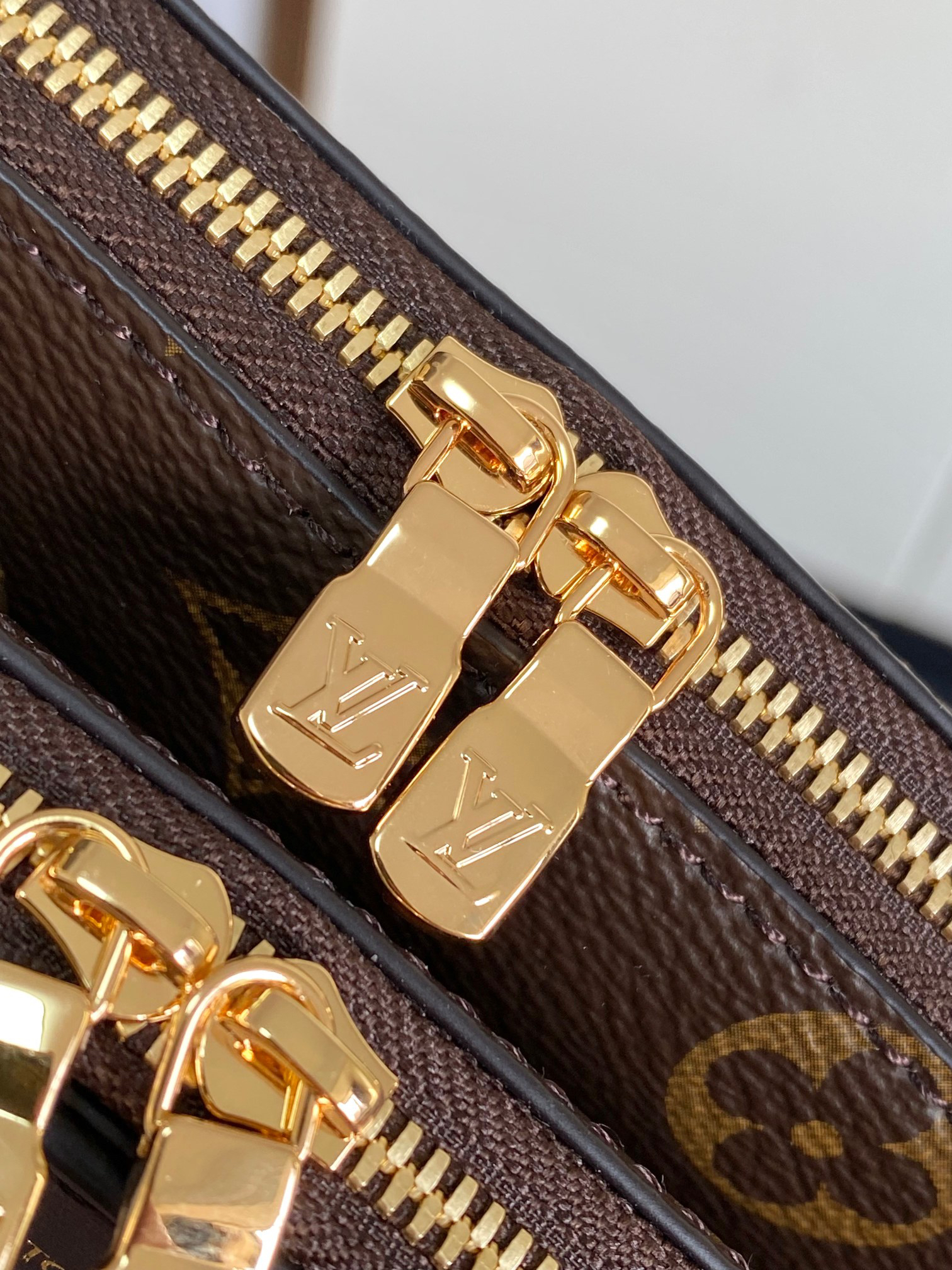 Louis Vuitton Alma Cowhide Handbag - Image 5