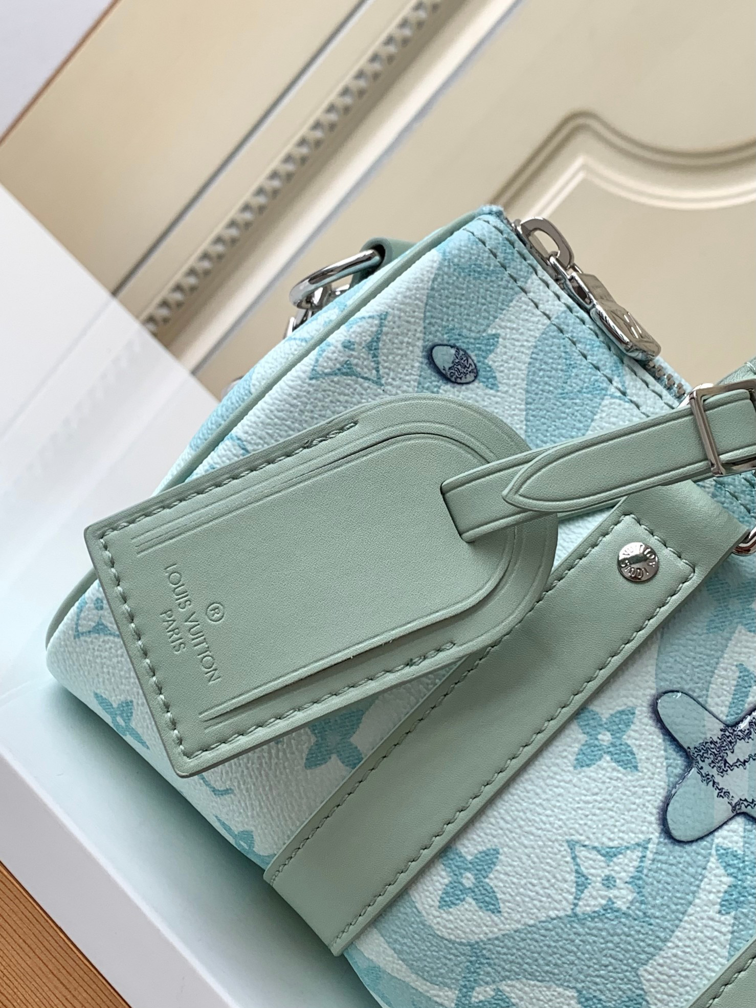 Louis Vuitton Keepall Bandoulière 25 Shoulder Bag in Monogram Aquagarden Canvas - Image 5