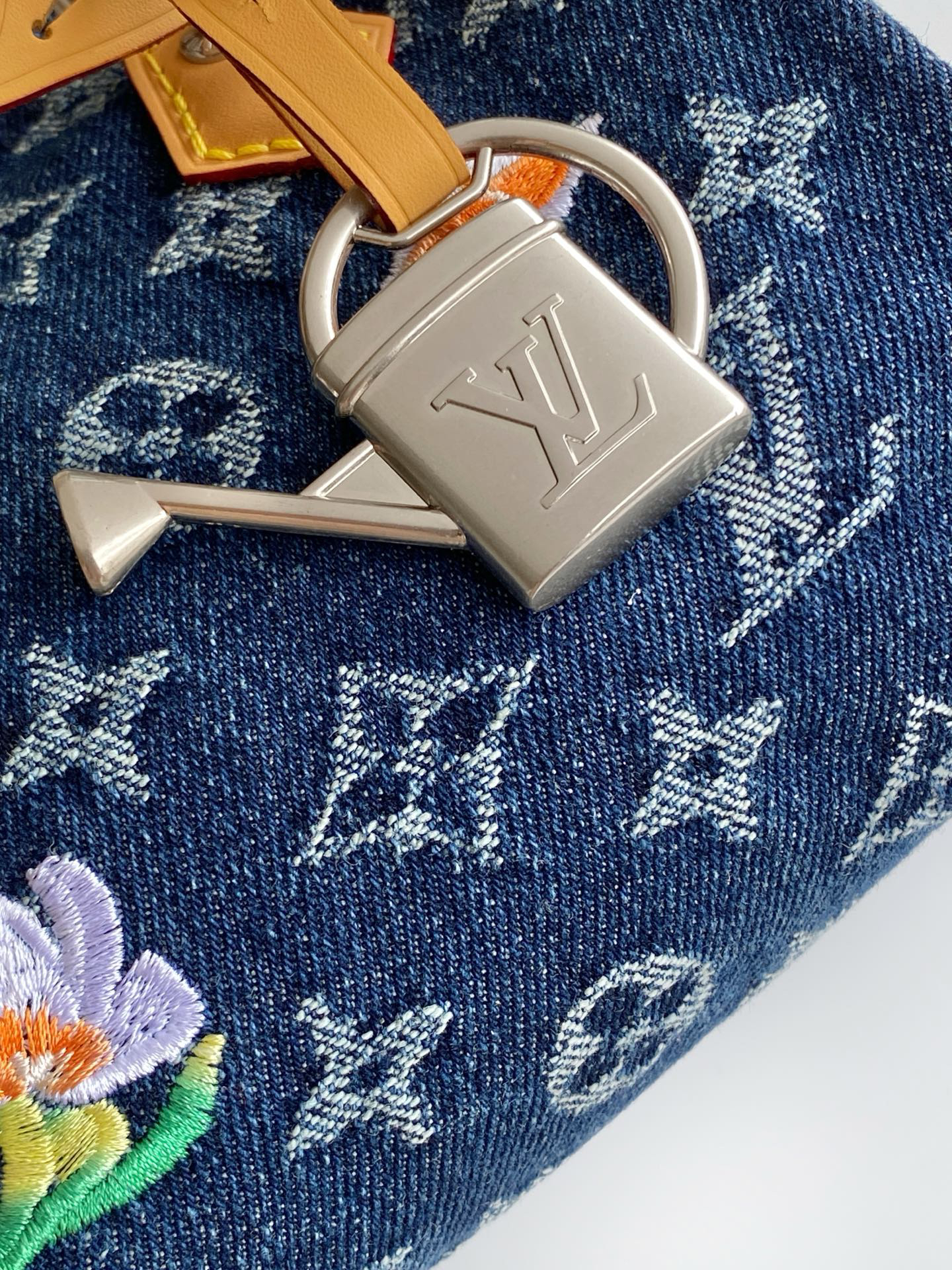 Louis Vuitton Speedy 18 Bandoulière Denim Crossbody Bag - Image 5